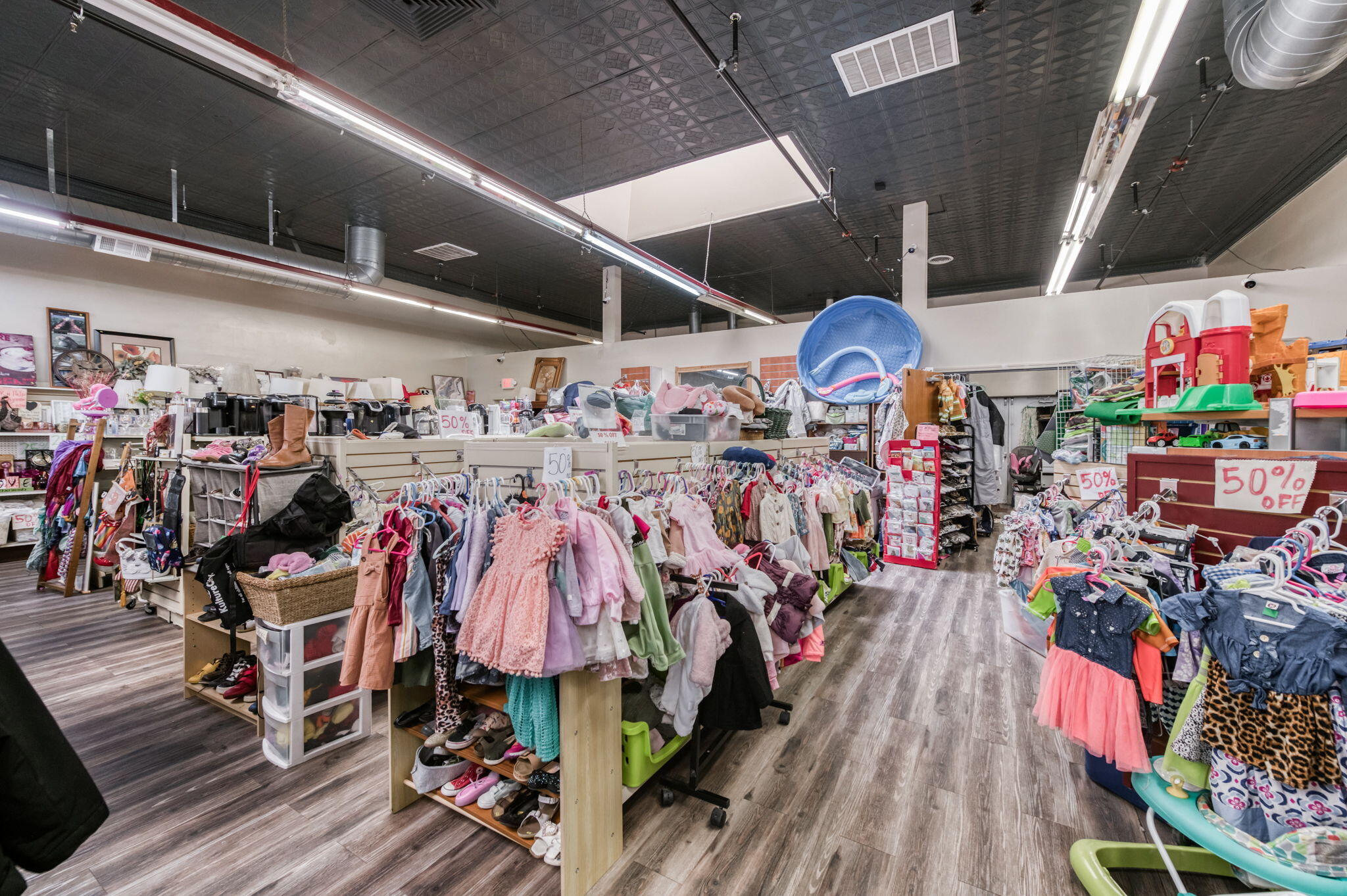 137 N L St, Dinuba, CA 93618