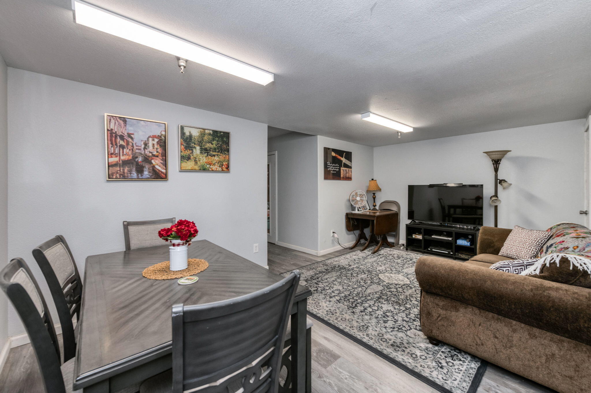 137 N L St, Dinuba, CA 93618
