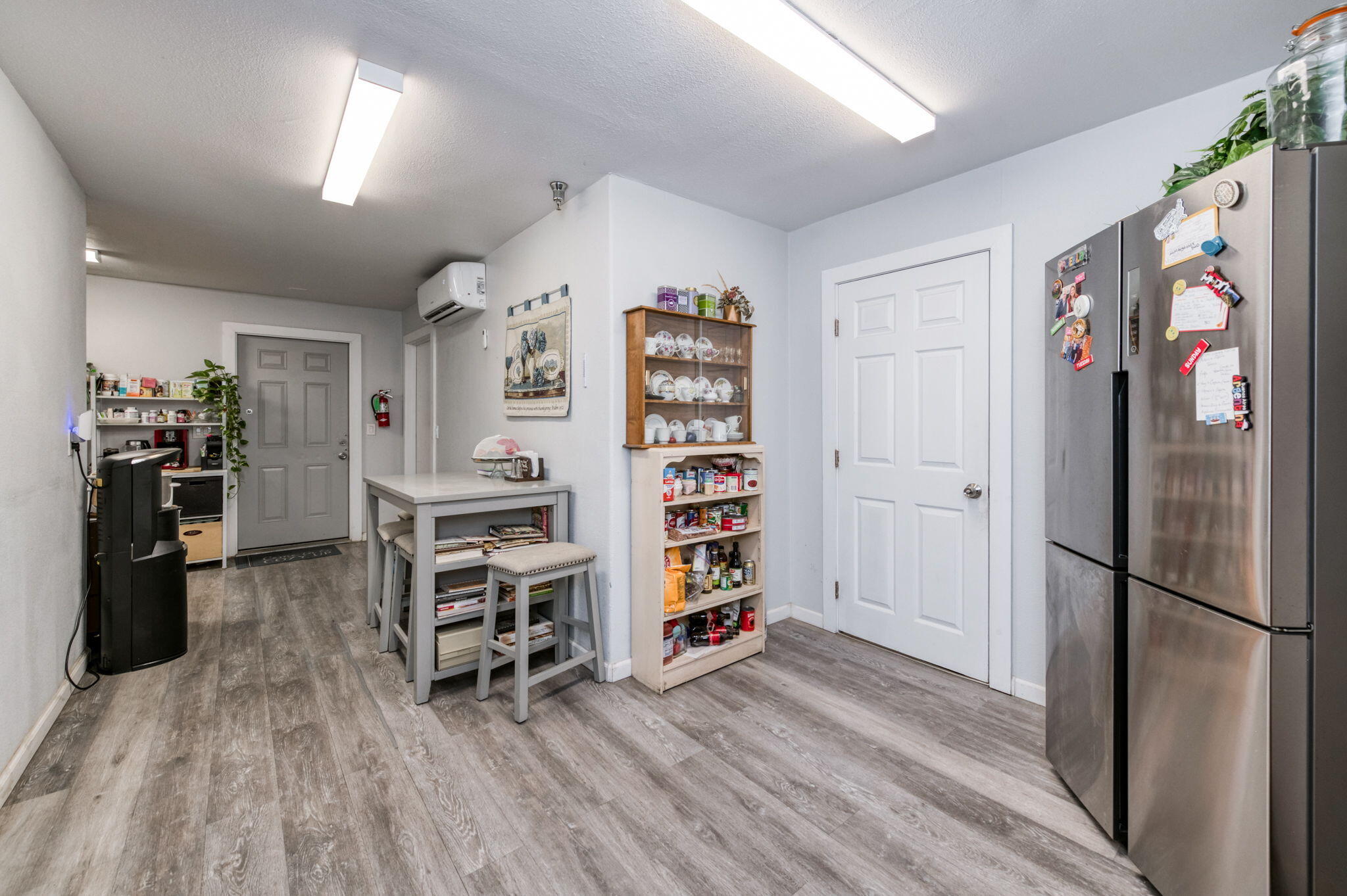137 N L St, Dinuba, CA 93618