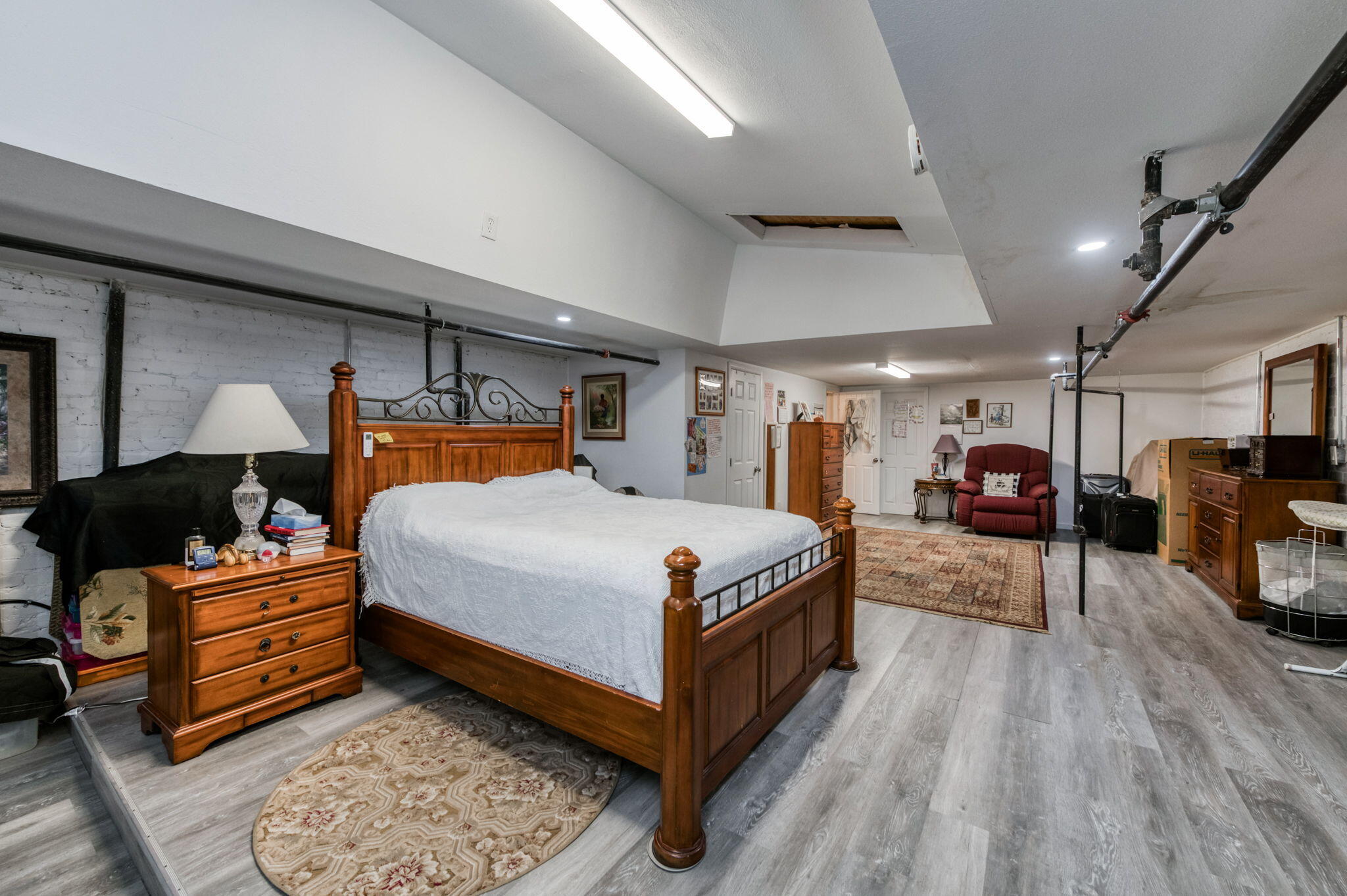 137 N L St, Dinuba, CA 93618