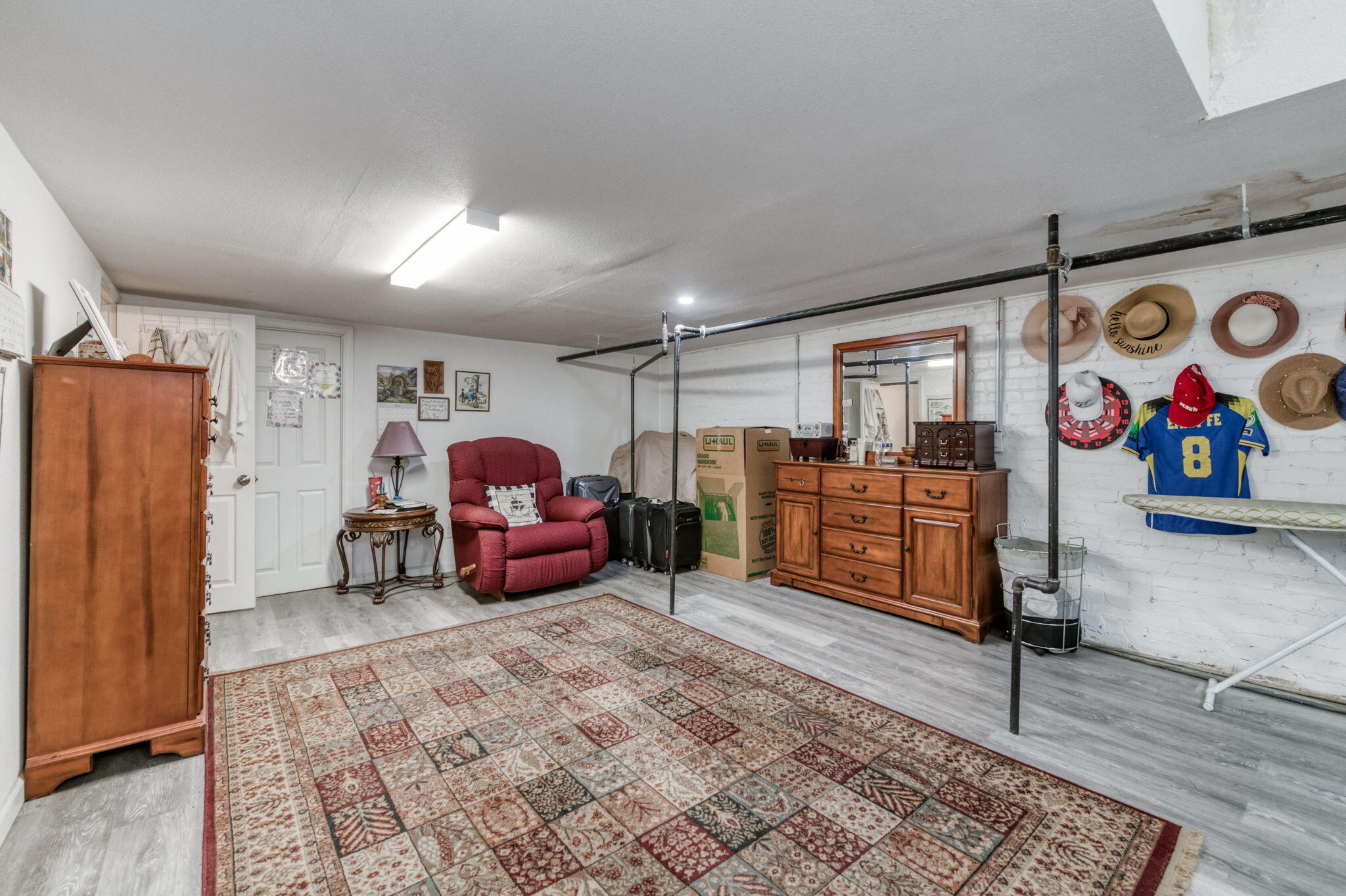 137 N L St, Dinuba, CA 93618