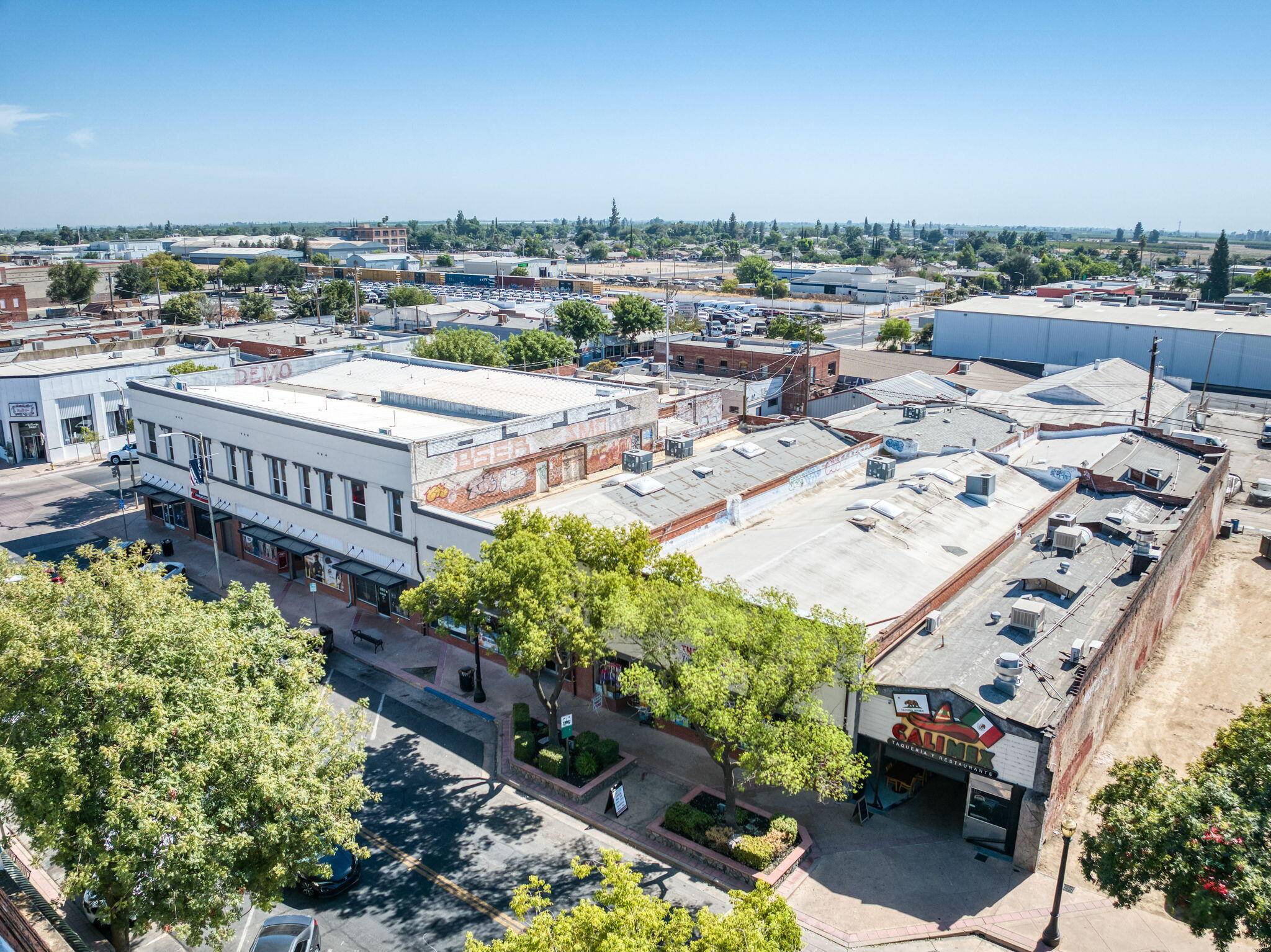 137 N L St, Dinuba, CA 93618