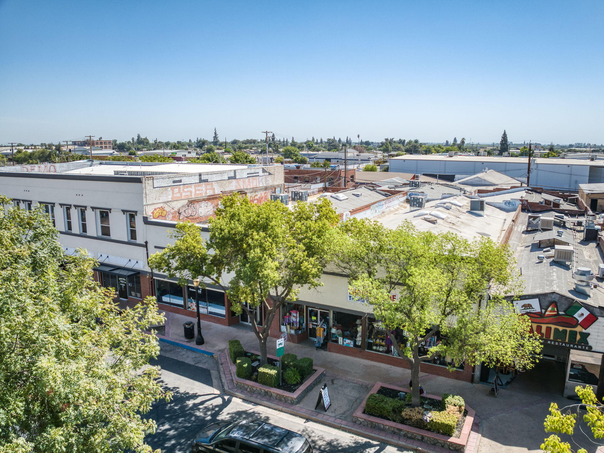 137 N L St, Dinuba, CA 93618