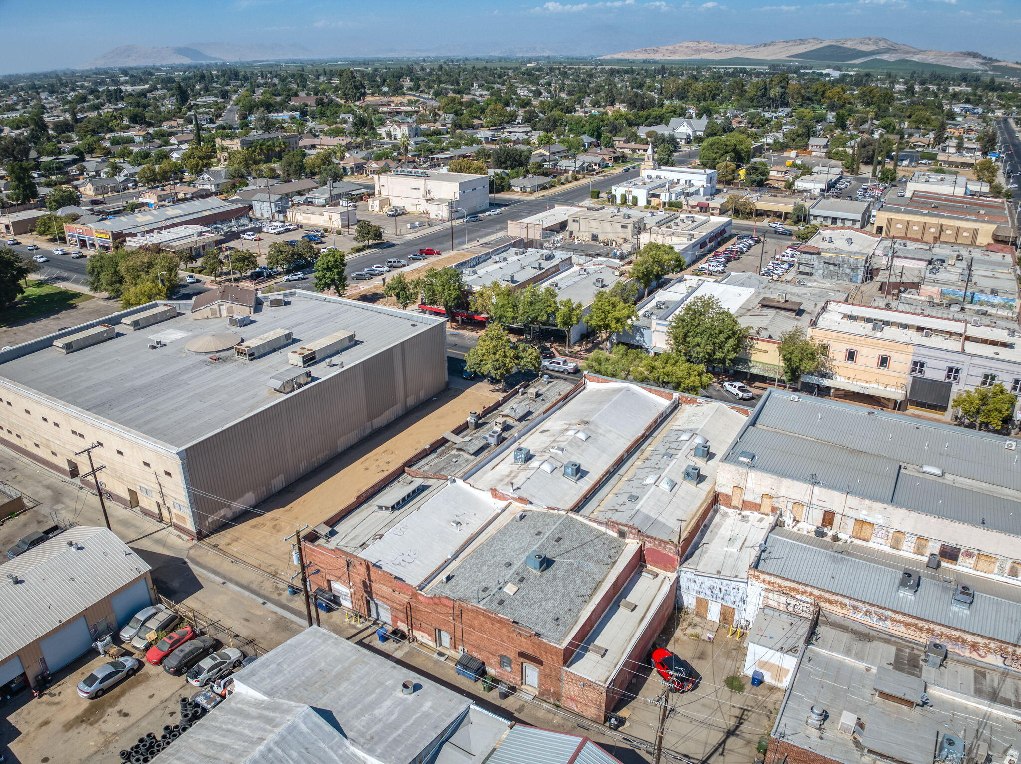 137 N L St, Dinuba, CA 93618