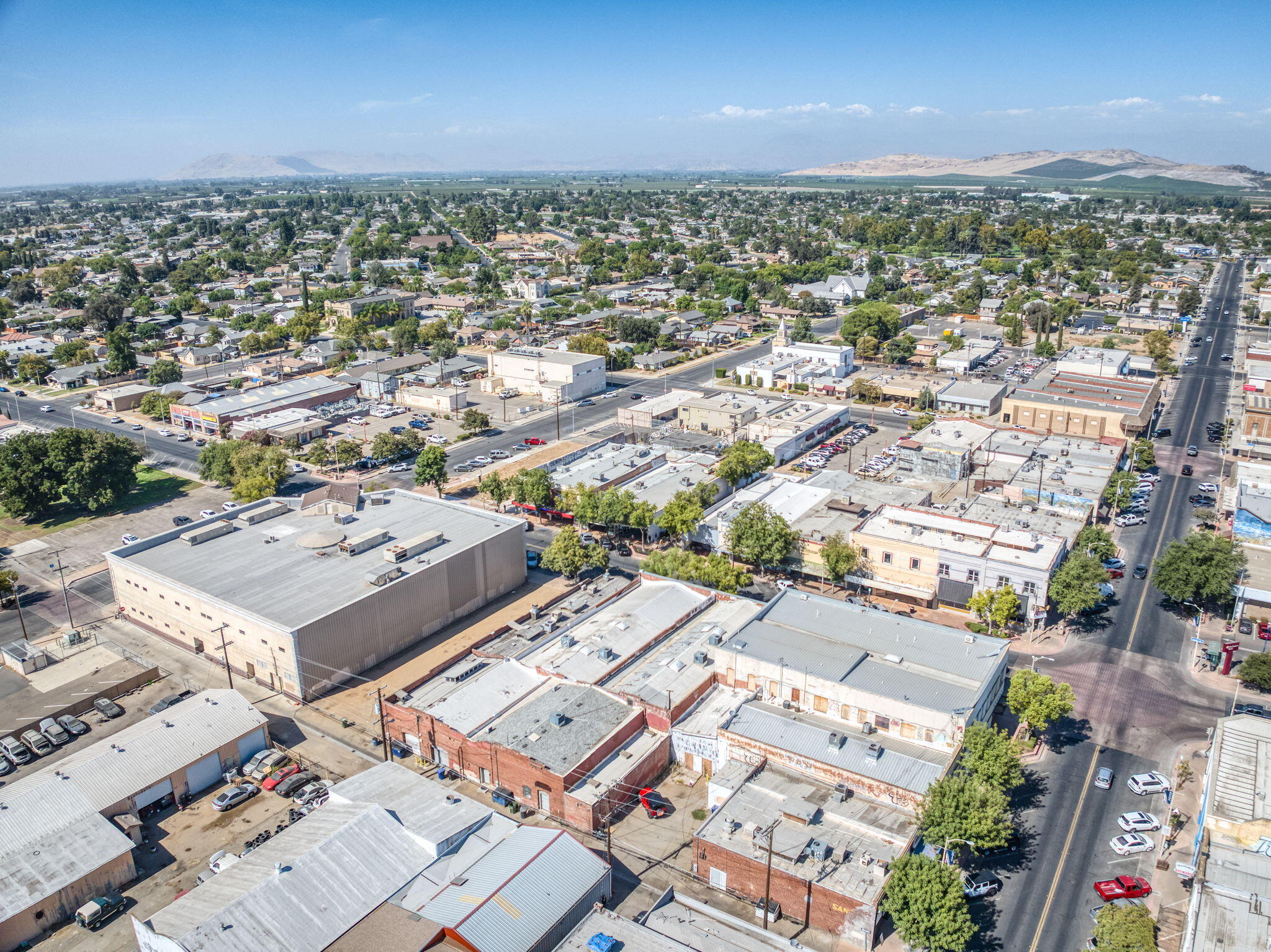 137 N L St, Dinuba, CA 93618
