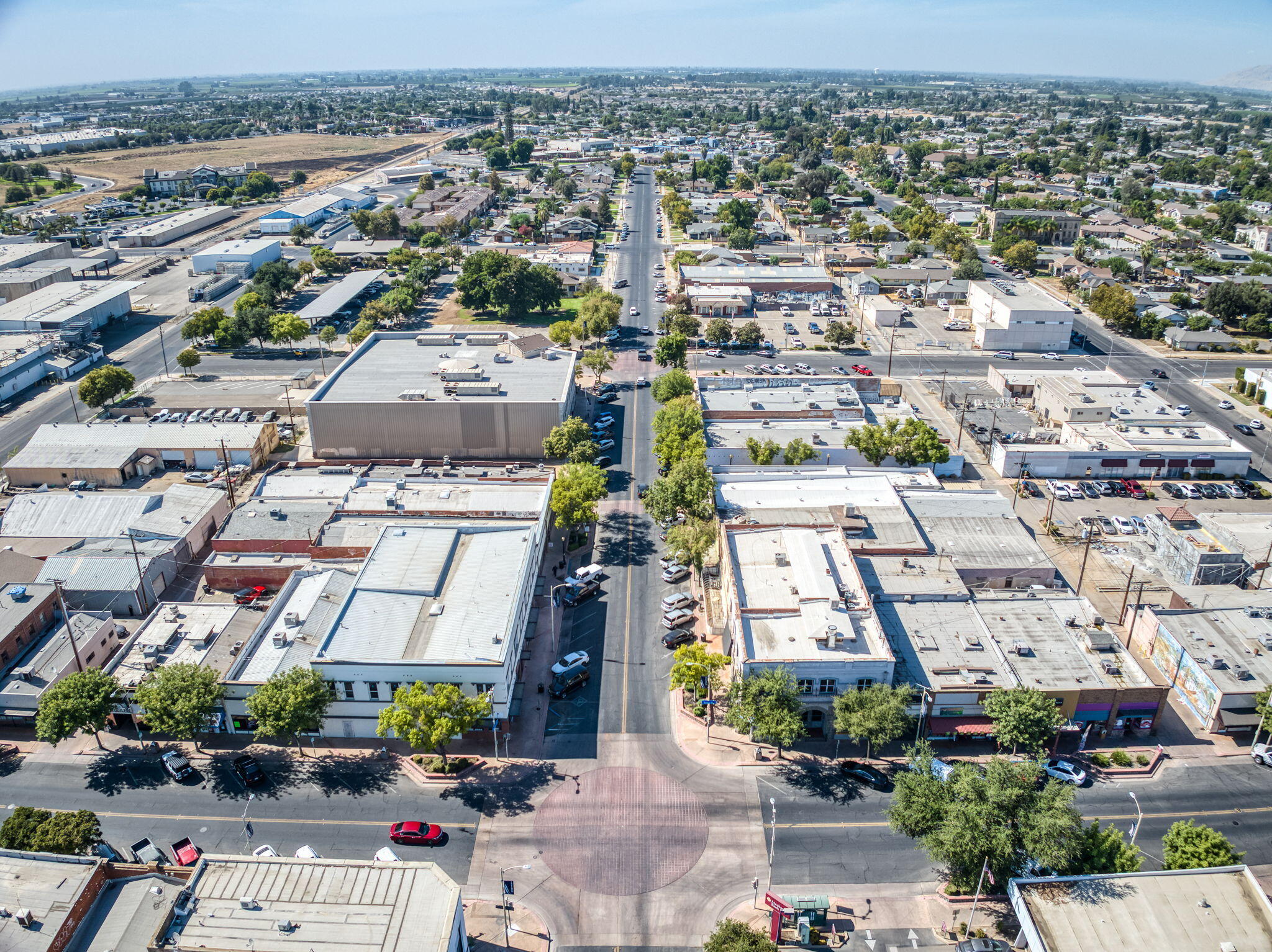 137 N L St, Dinuba, CA 93618
