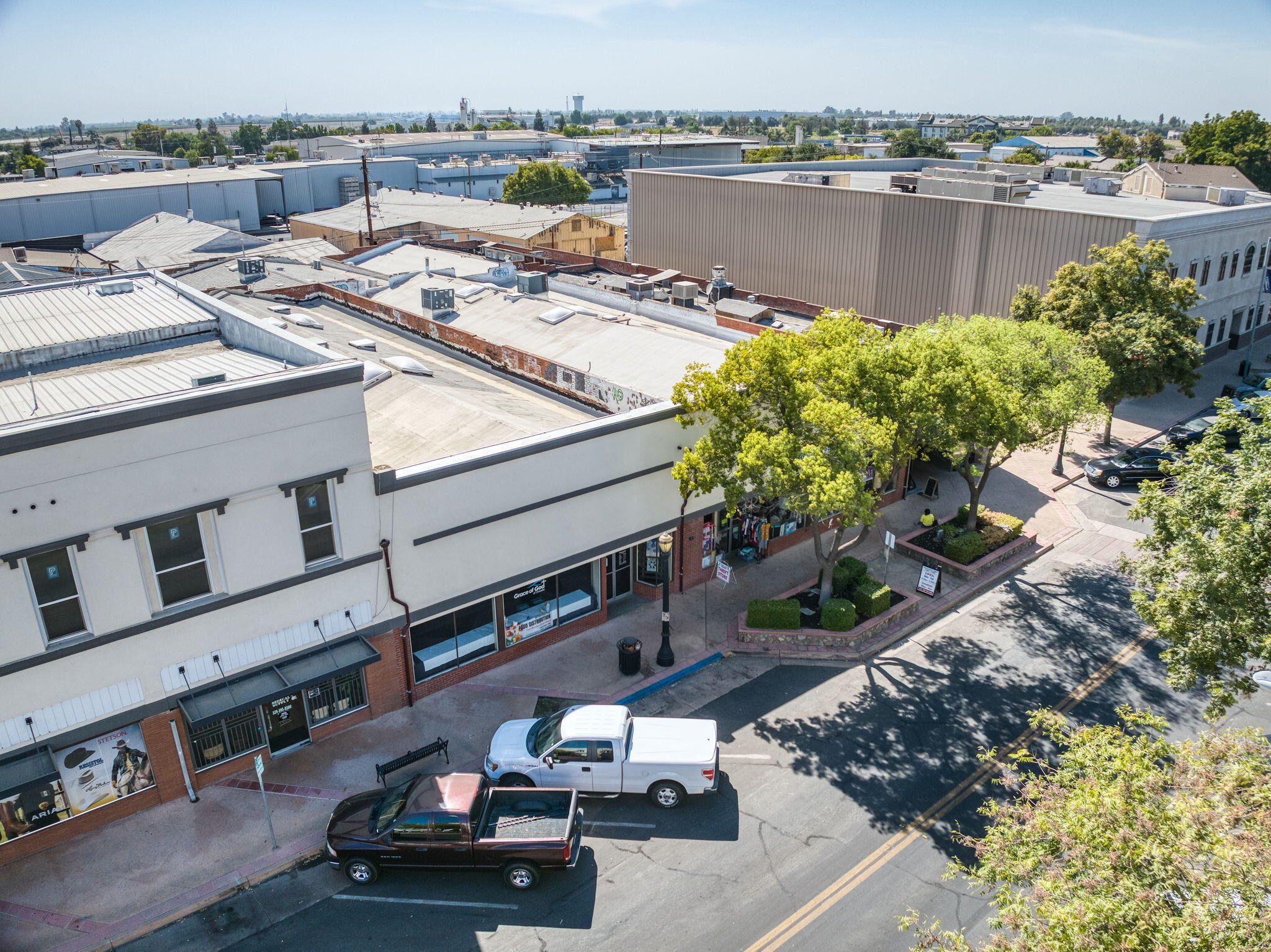 137 N L St, Dinuba, CA 93618