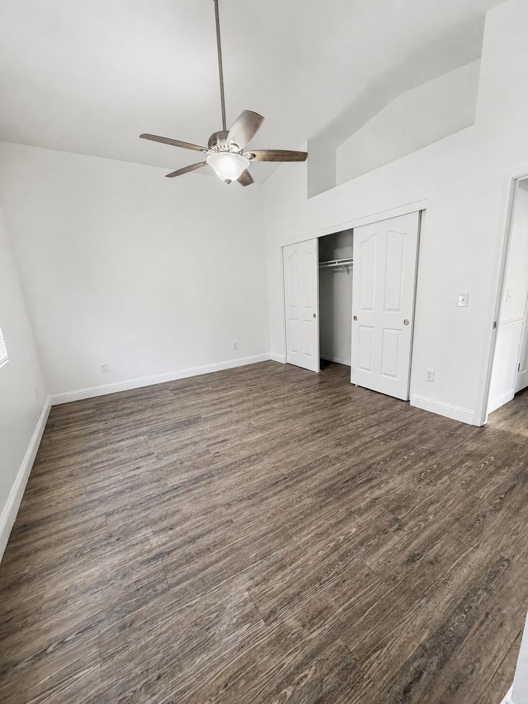 857 Isaac Newton Dr, Hanford, CA 93230