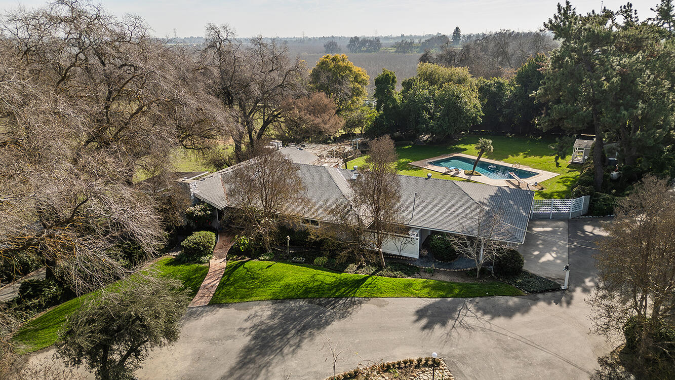 3670 S Newmark Ave, Sanger, CA 93657