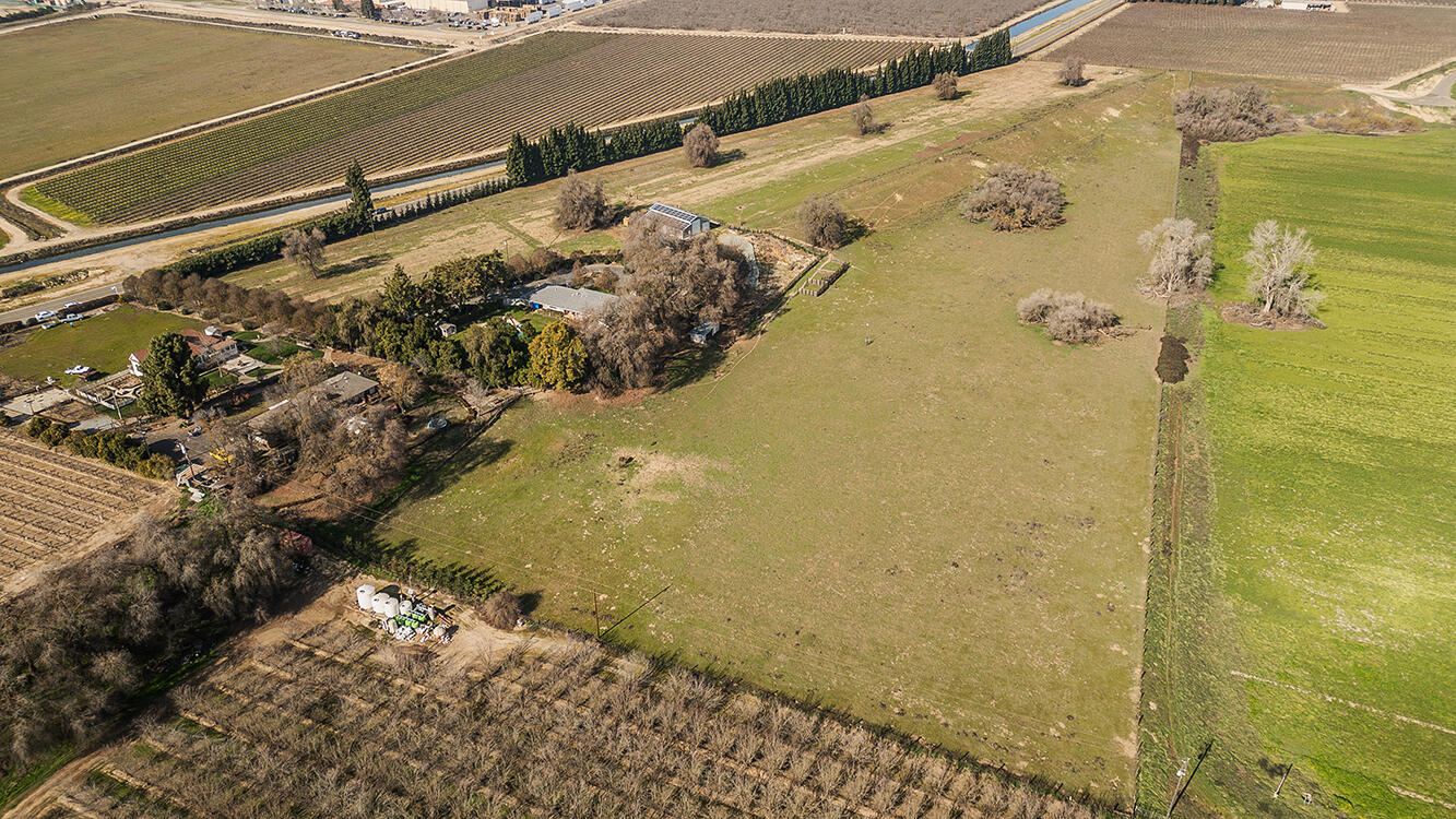 3670 S Newmark Ave, Sanger, CA 93657