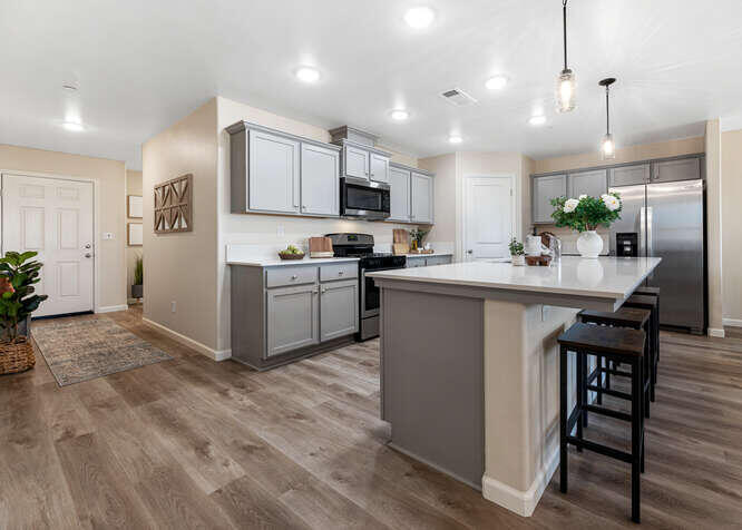 7091 Oriole Ave, Visalia, CA 93291