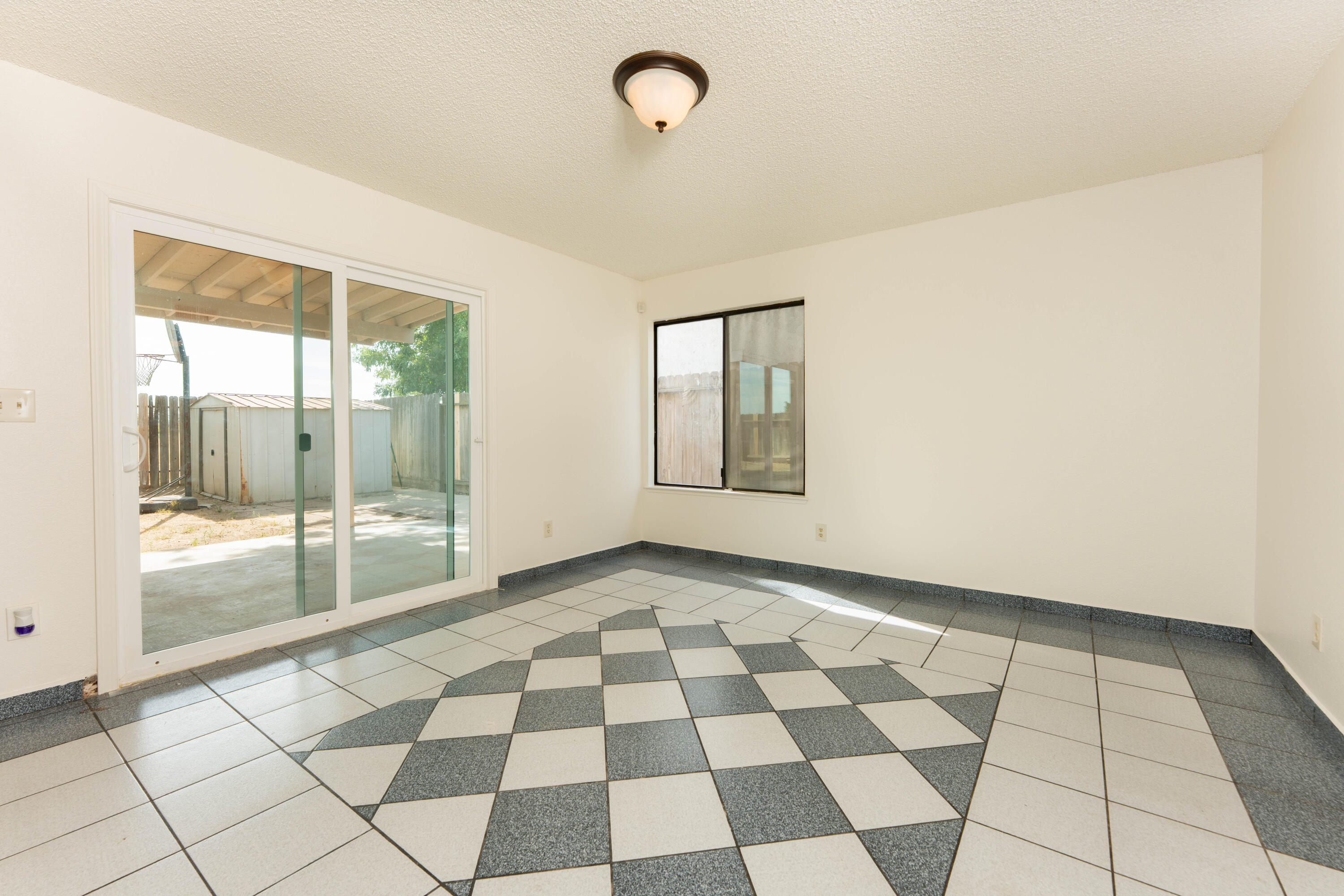2238 N Carol Ave, Fresno, CA 93722