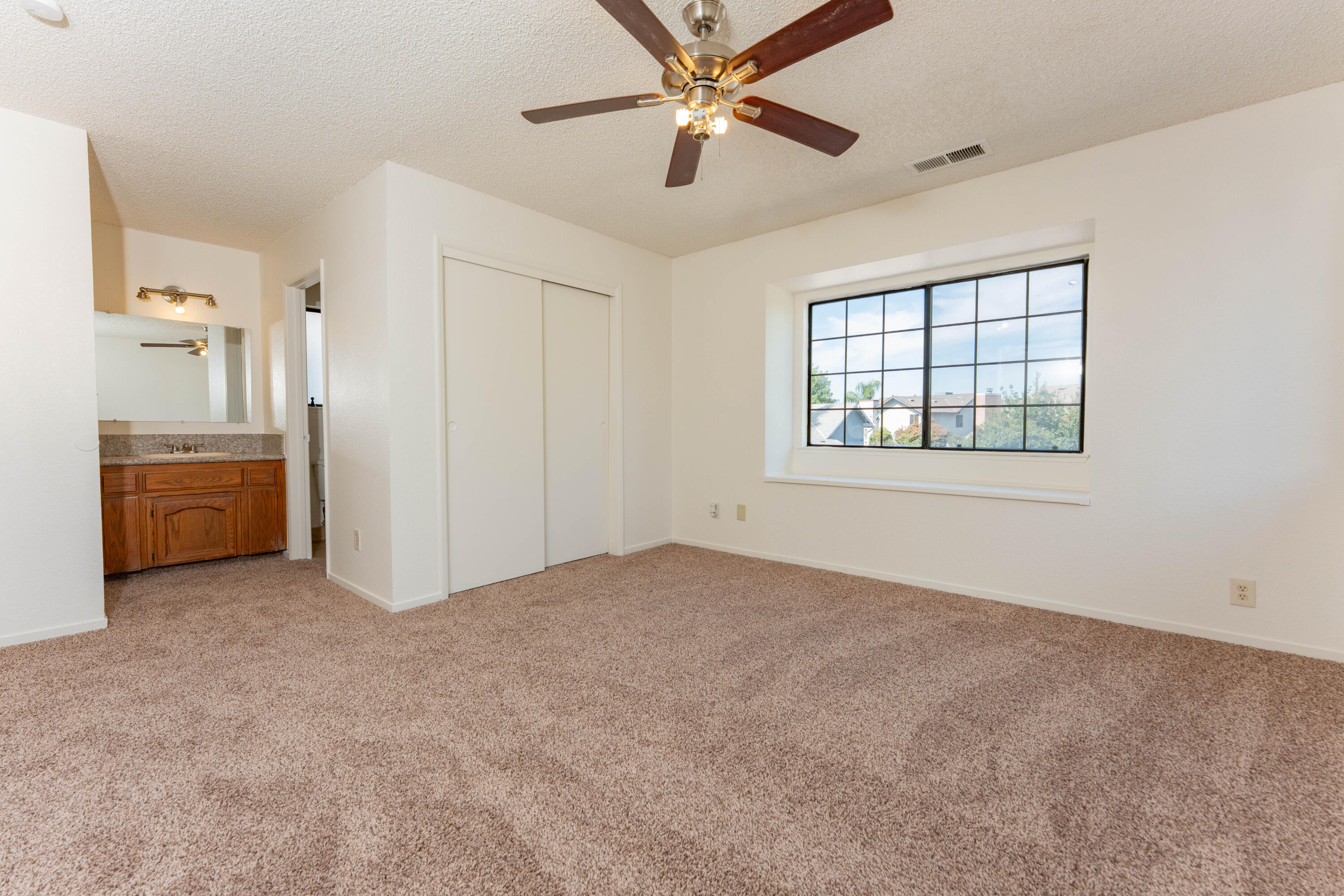 2238 N Carol Ave, Fresno, CA 93722