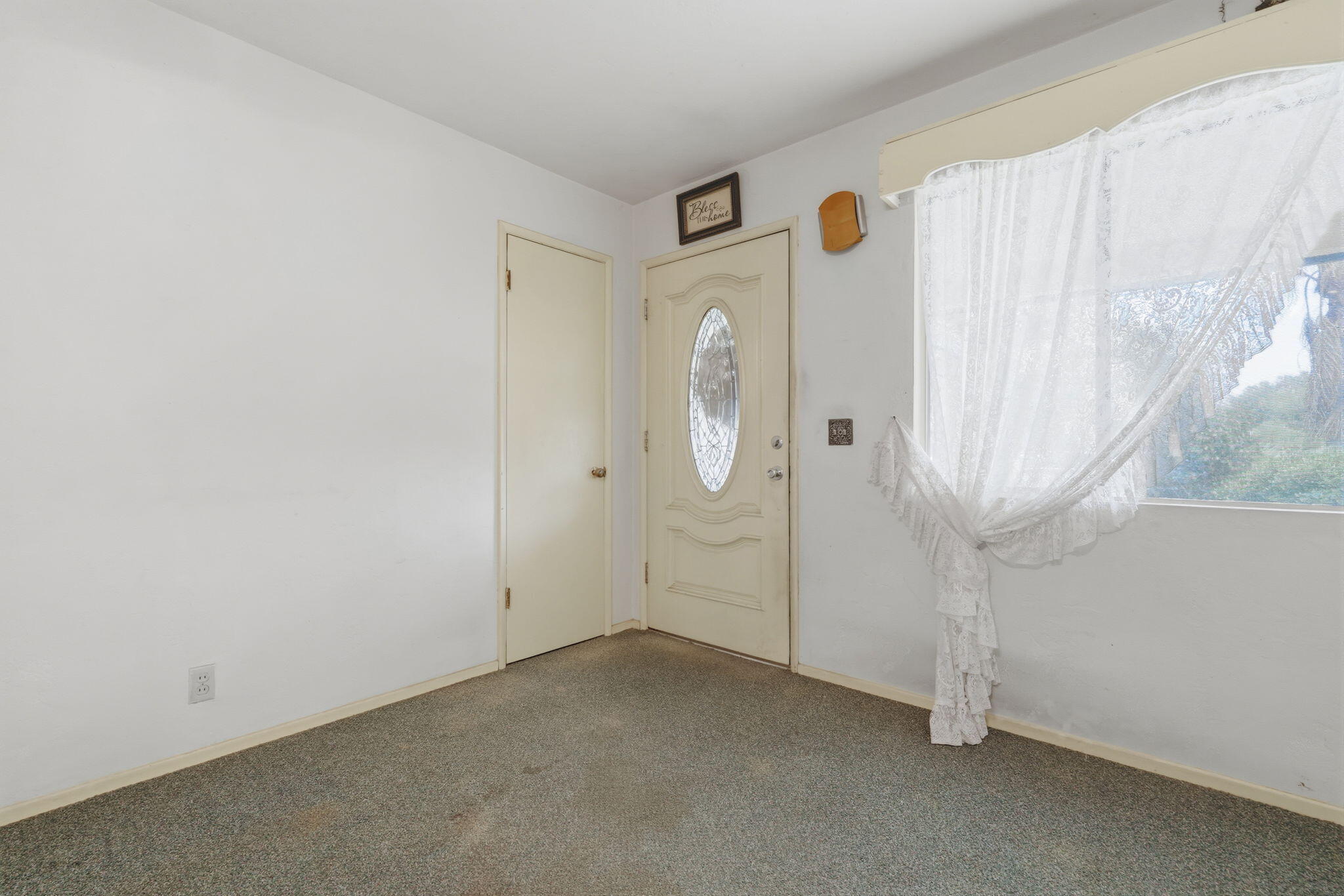 861 Halsey St, Porterville, CA 93257