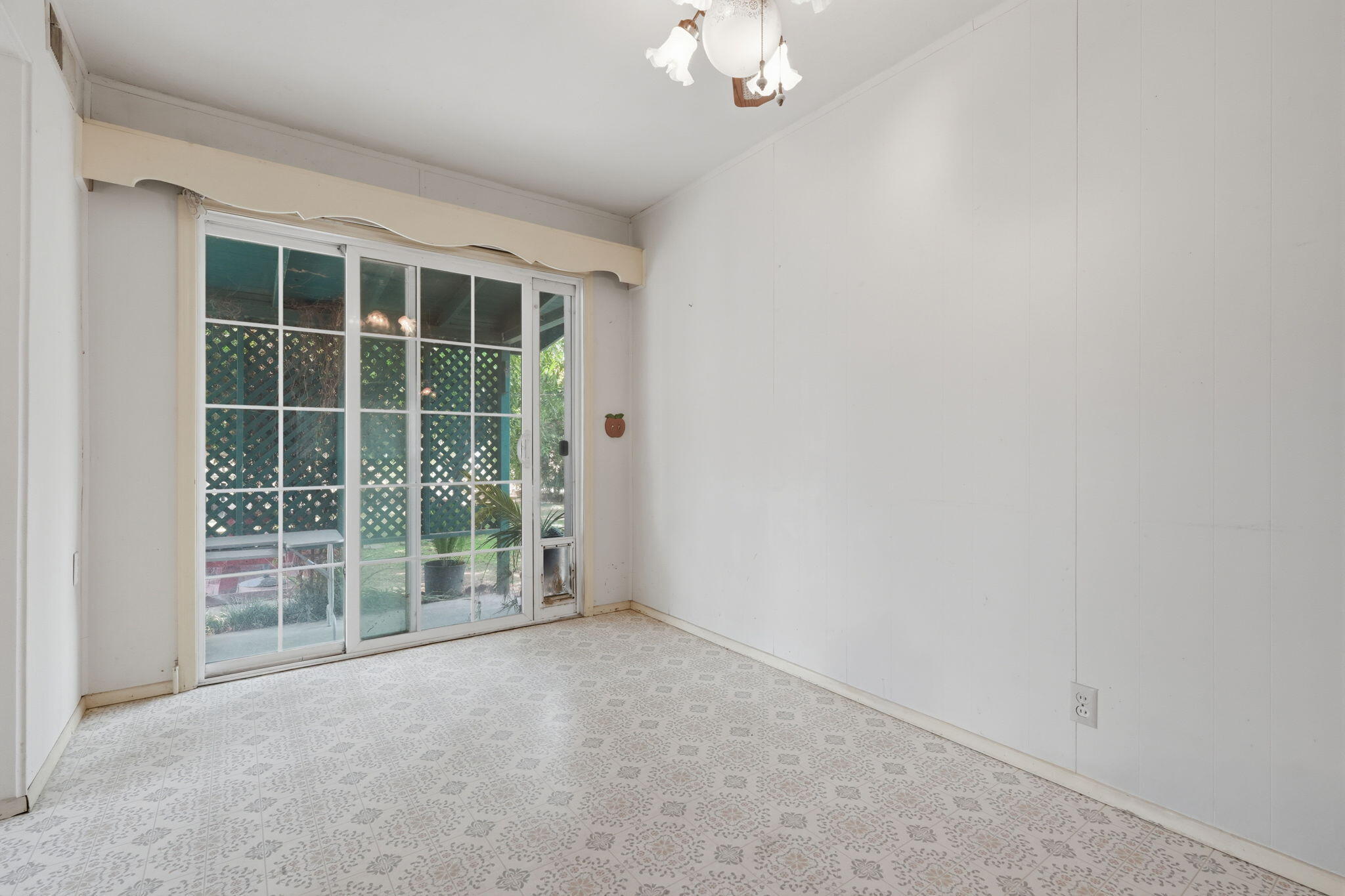 861 Halsey St, Porterville, CA 93257
