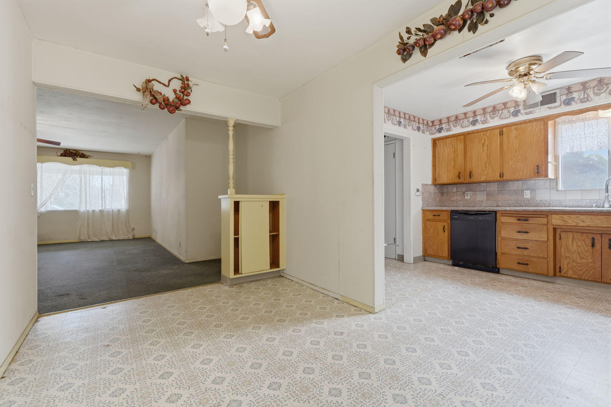 861 Halsey St, Porterville, CA 93257