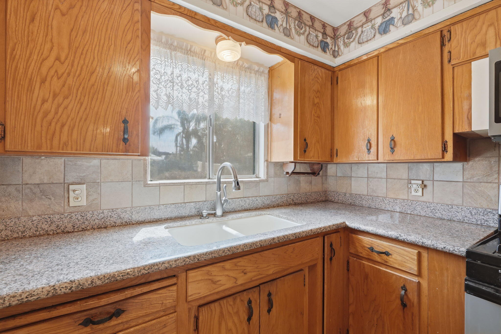 861 Halsey St, Porterville, CA 93257