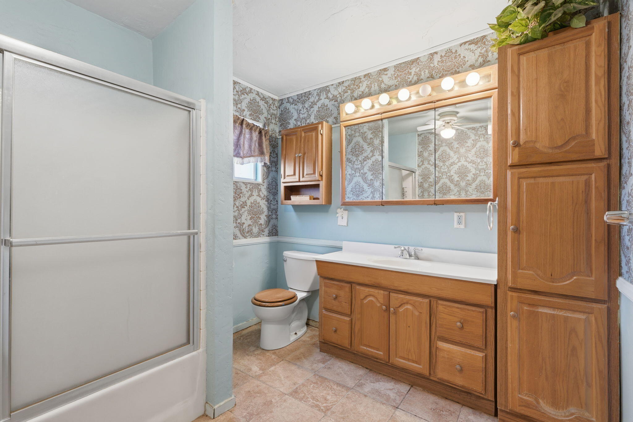861 Halsey St, Porterville, CA 93257