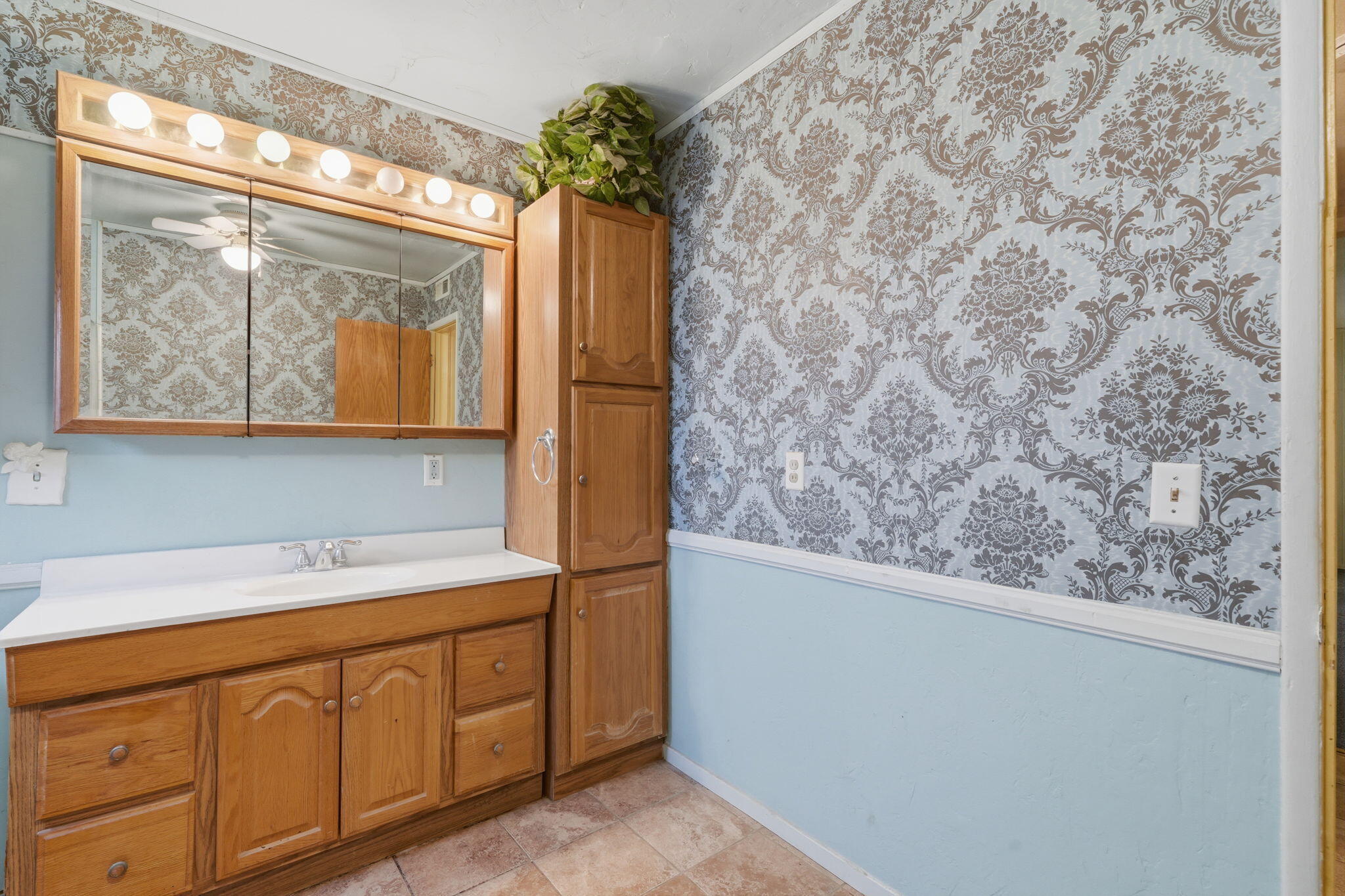 861 Halsey St, Porterville, CA 93257