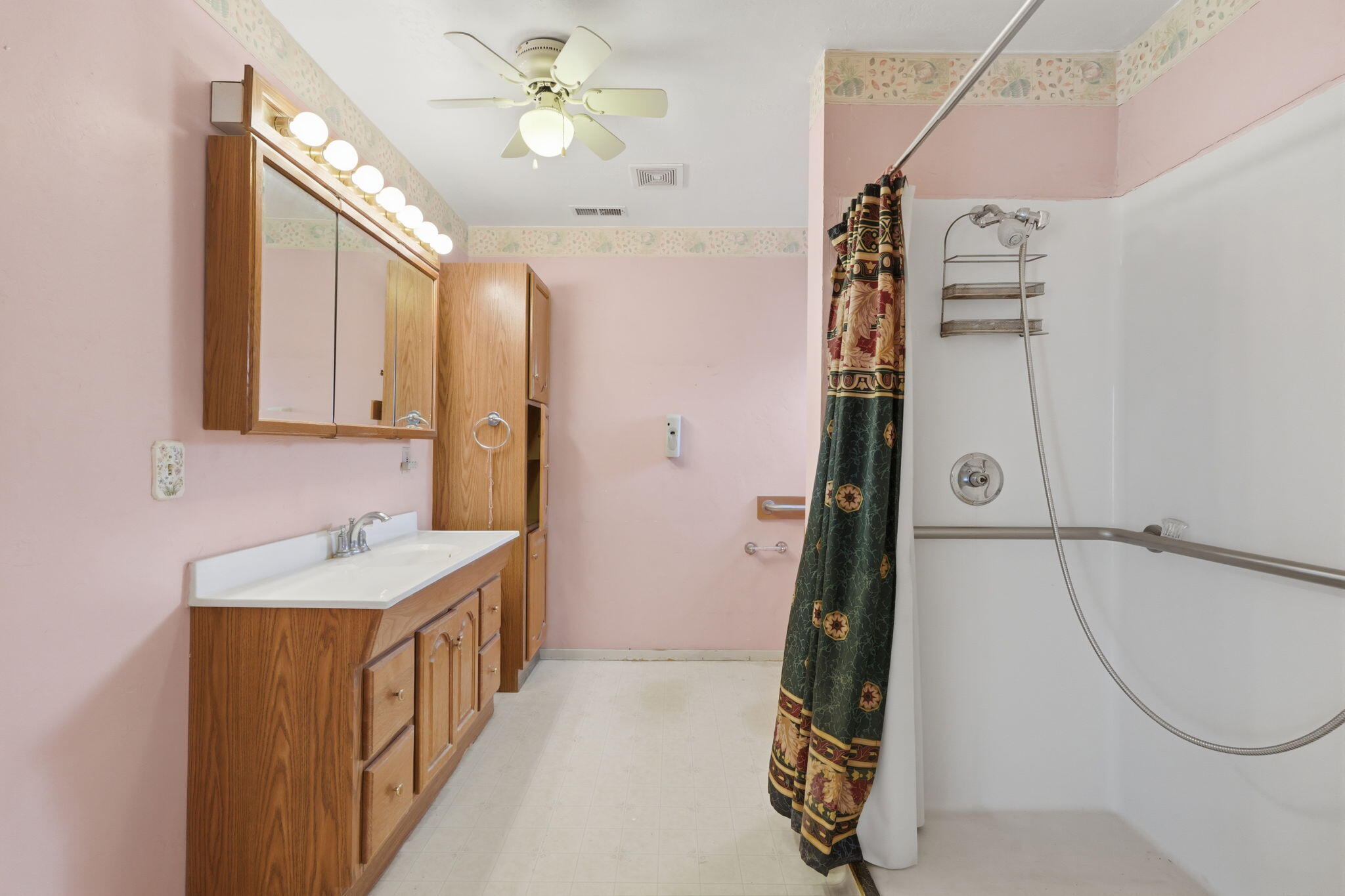 861 Halsey St, Porterville, CA 93257