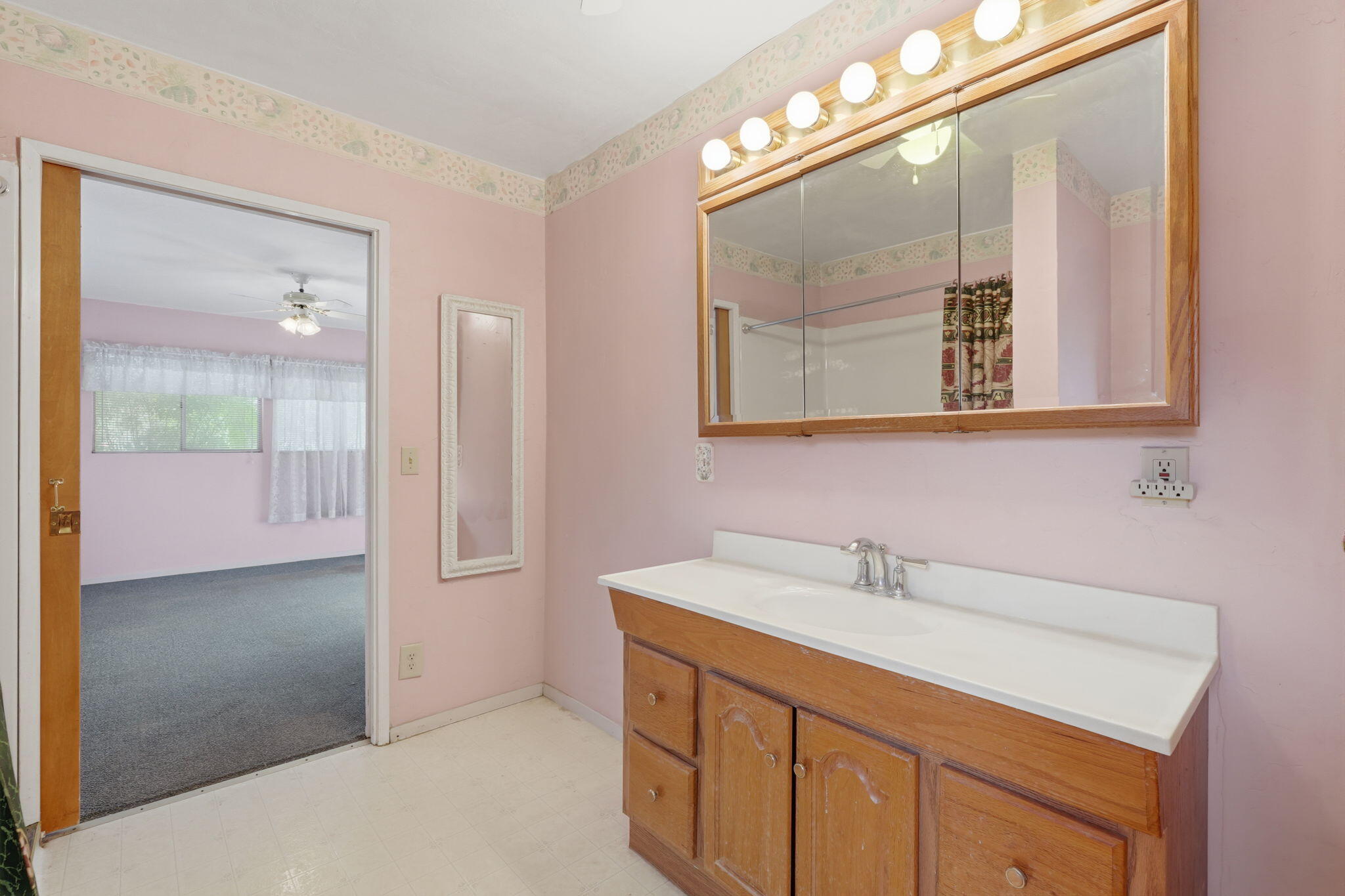 861 Halsey St, Porterville, CA 93257