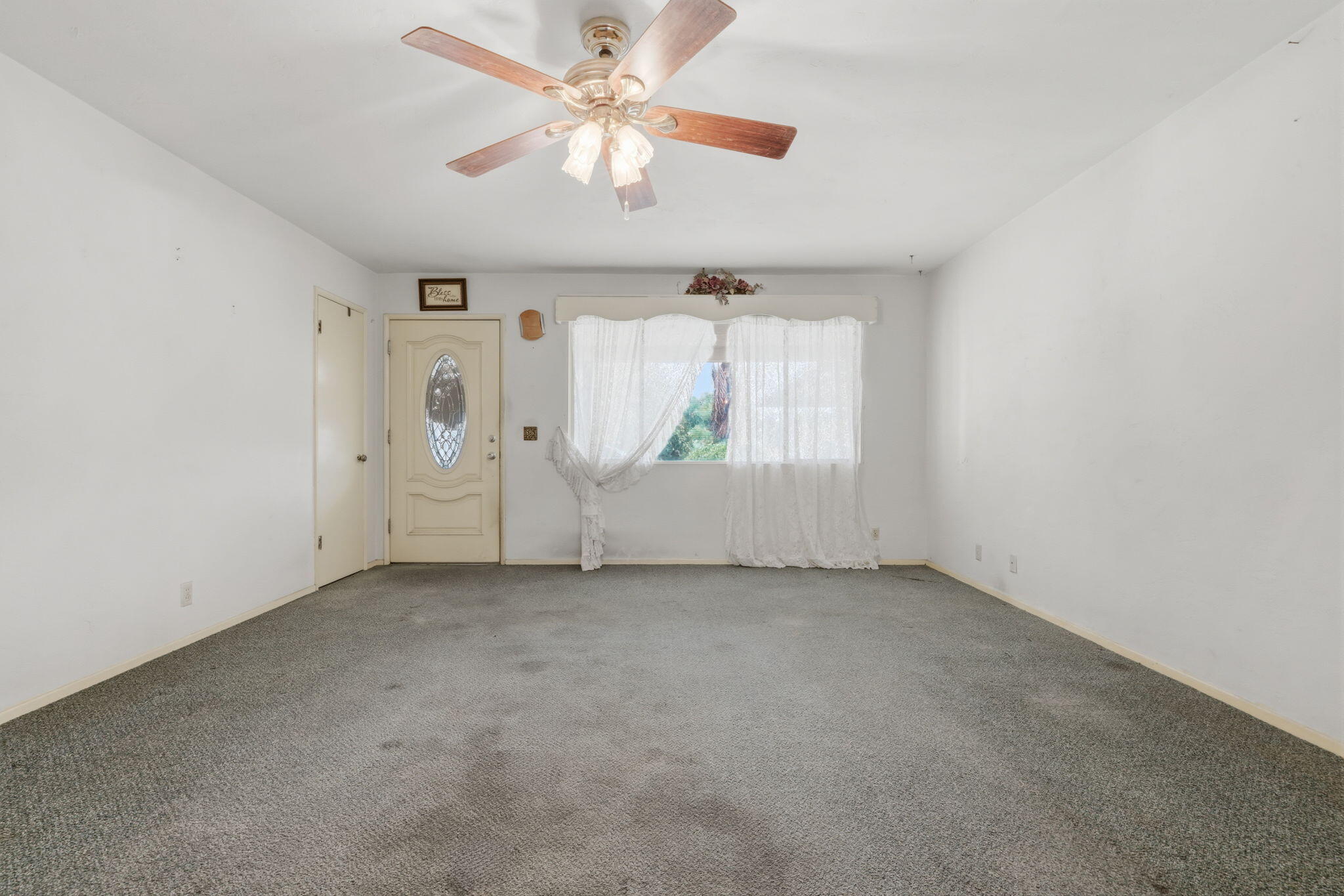 861 Halsey St, Porterville, CA 93257
