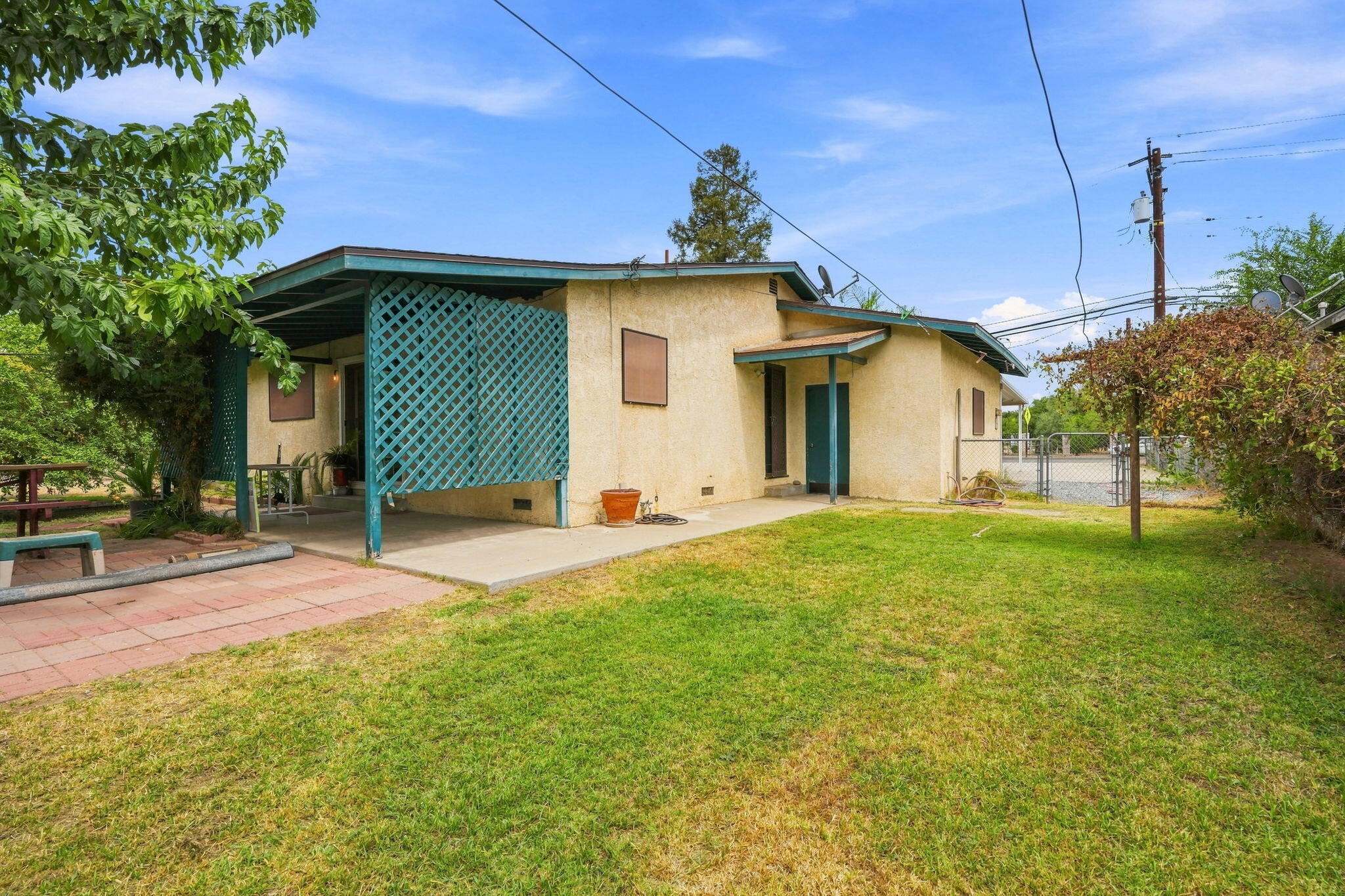 861 Halsey St, Porterville, CA 93257