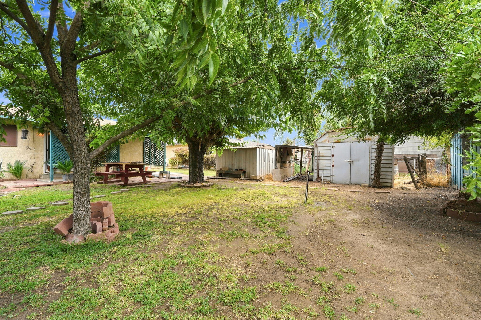 861 Halsey St, Porterville, CA 93257