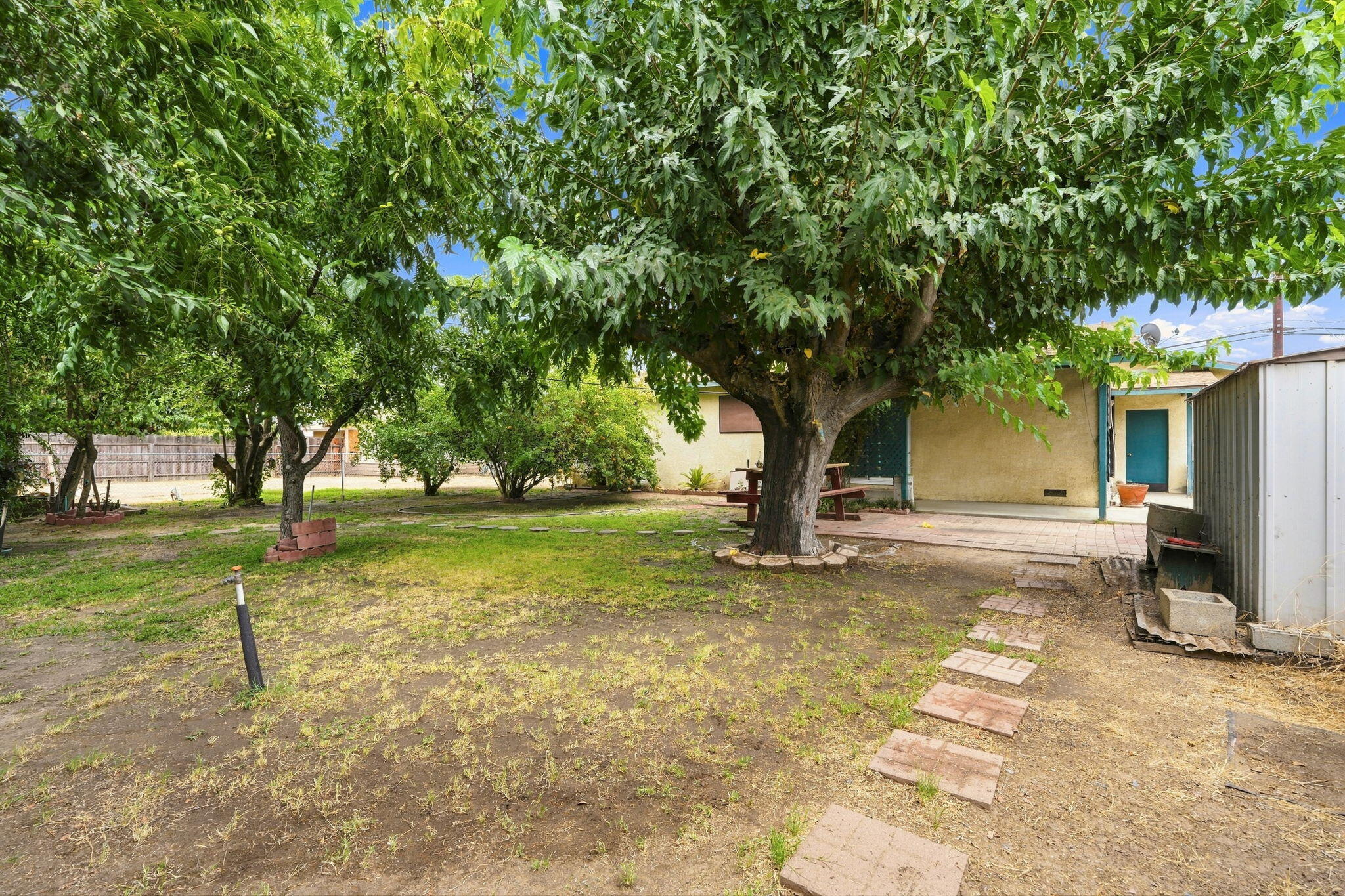 861 Halsey St, Porterville, CA 93257
