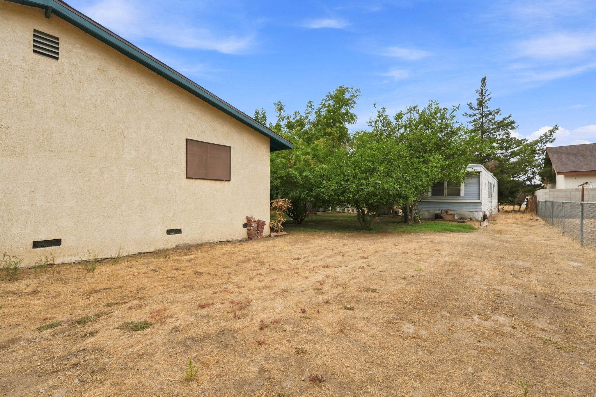 861 Halsey St, Porterville, CA 93257