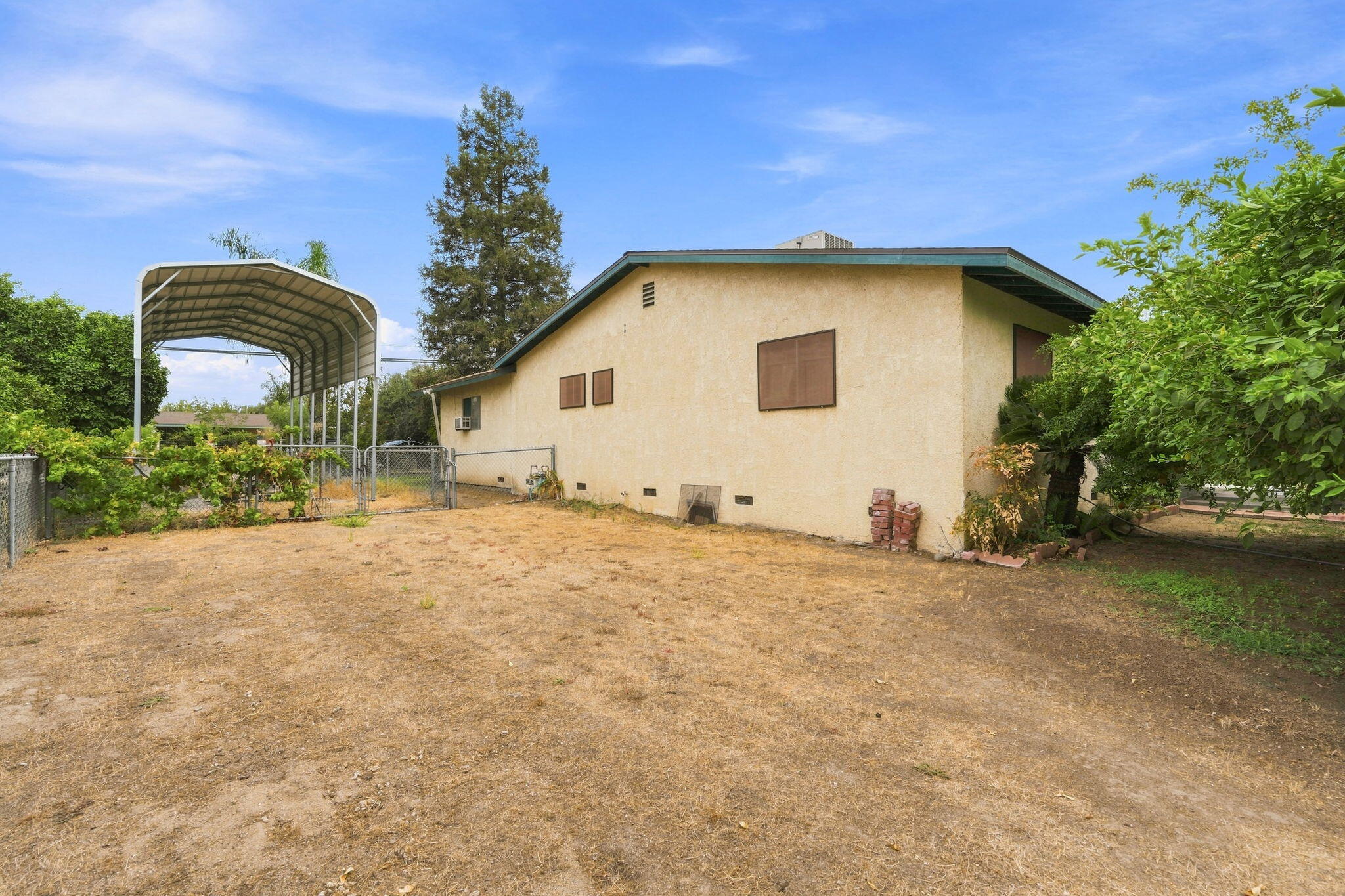 861 Halsey St, Porterville, CA 93257