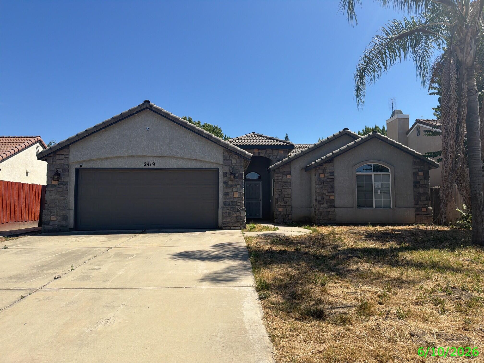 2419 E Oak Ave, Visalia, CA 93292