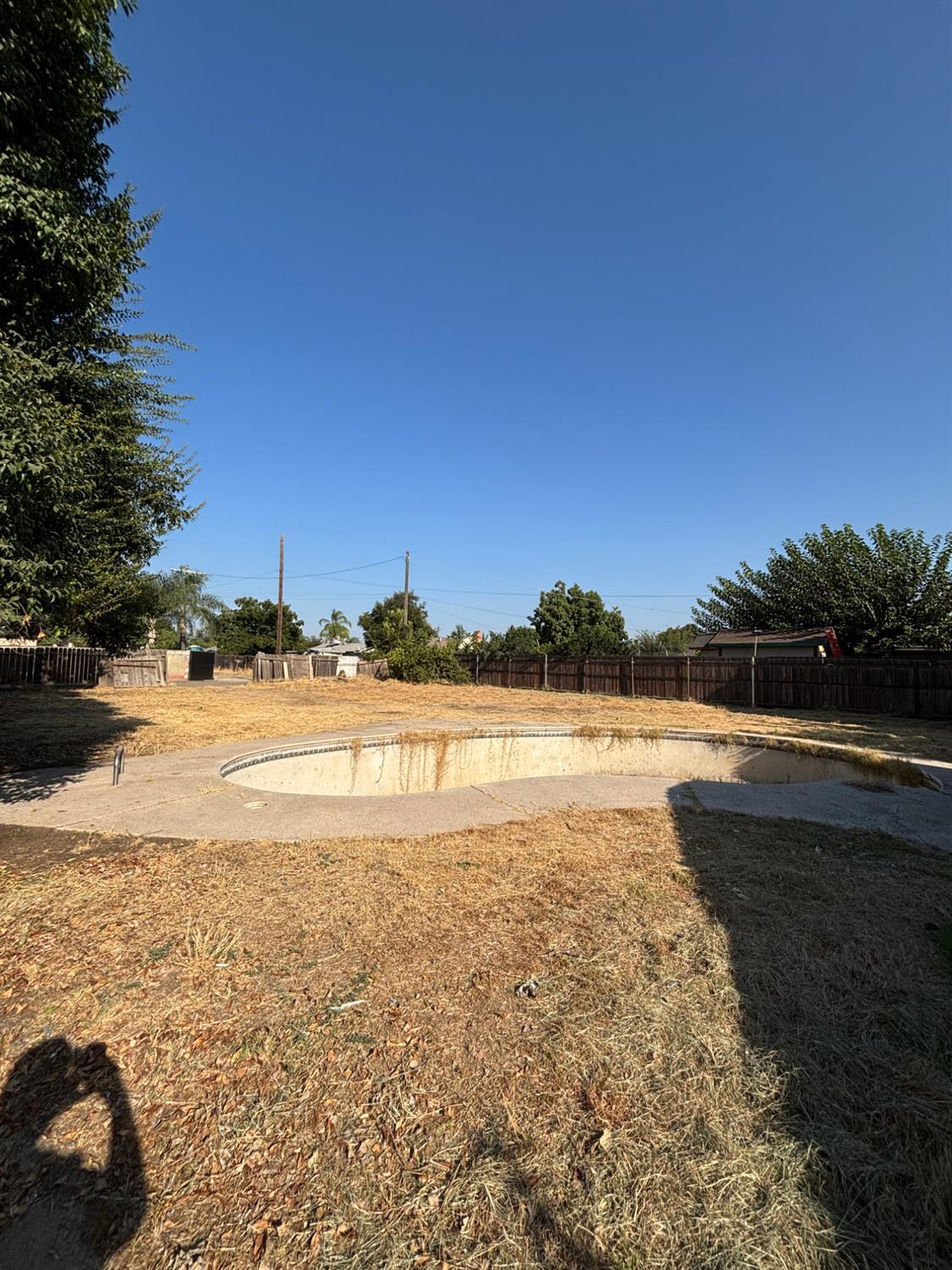 1555 S College Ave, Dinuba, CA 93618