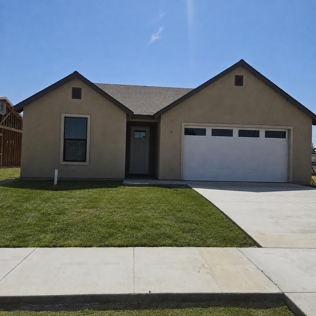 933 E Seeger Ave, Visalia, CA 93292