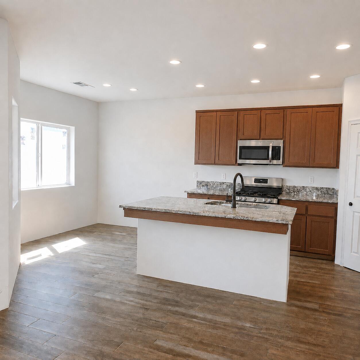 933 E Seeger Ave, Visalia, CA 93292