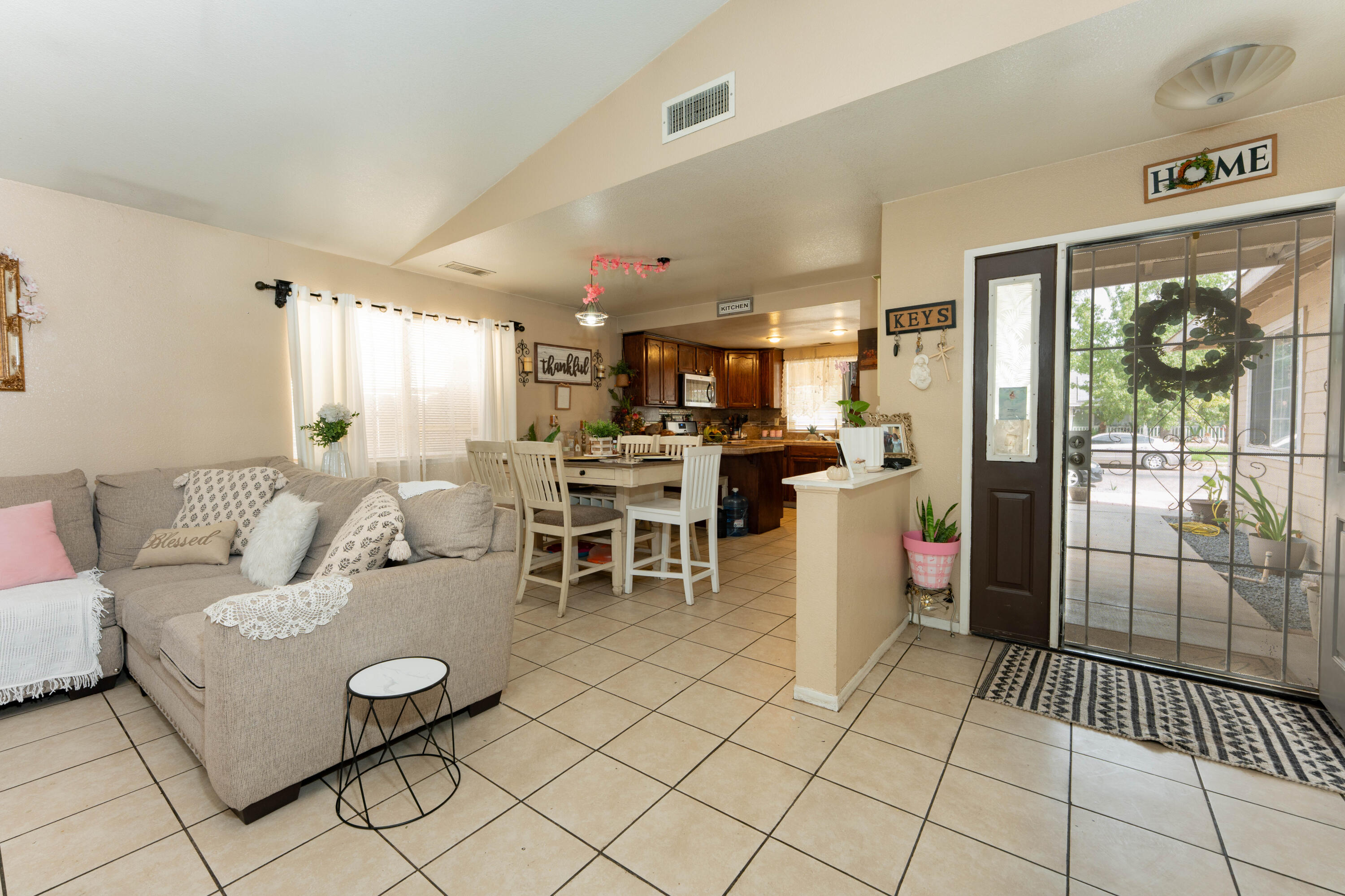 1131 W Madalyn Ave, Tulare, CA 93274