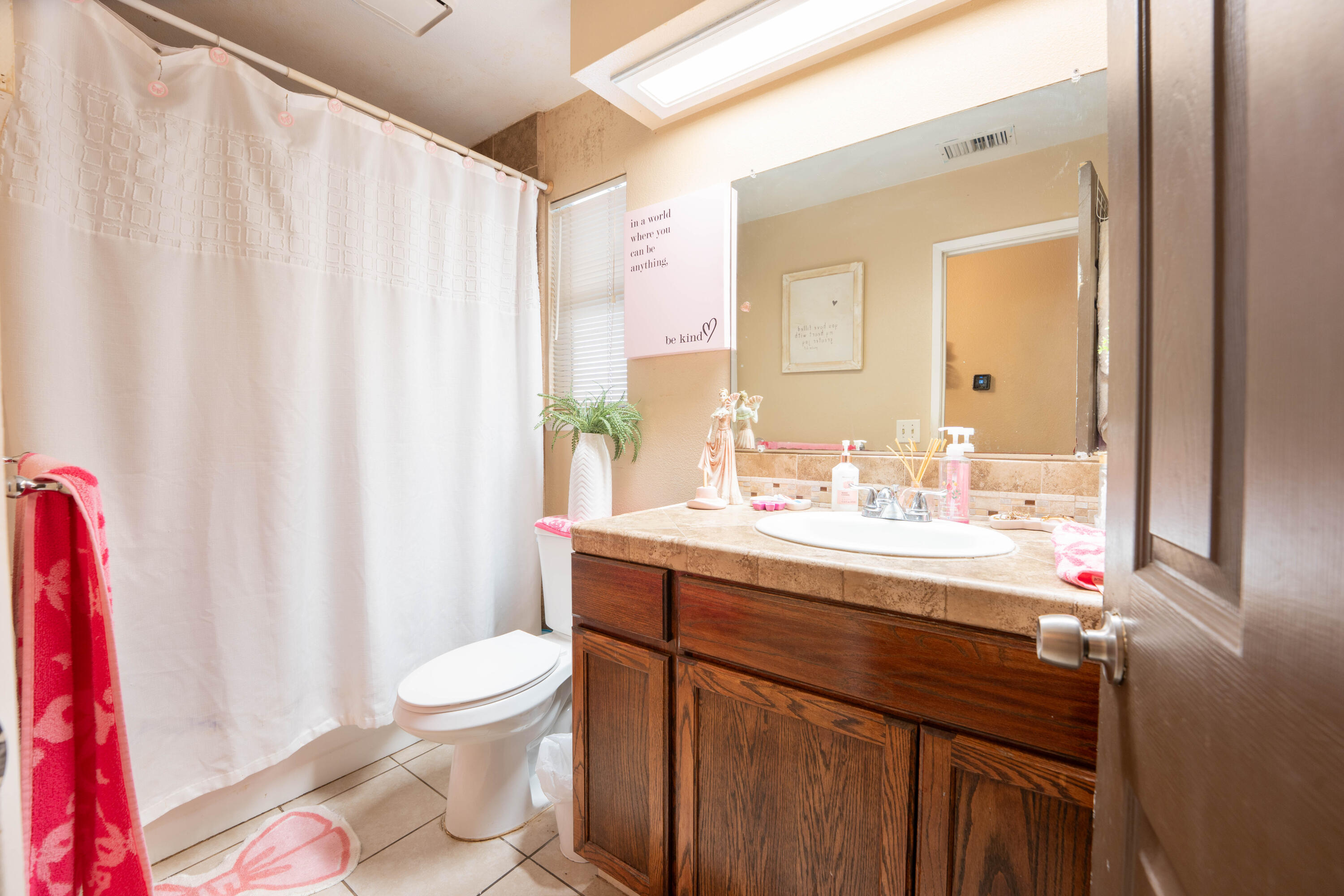 1131 W Madalyn Ave, Tulare, CA 93274