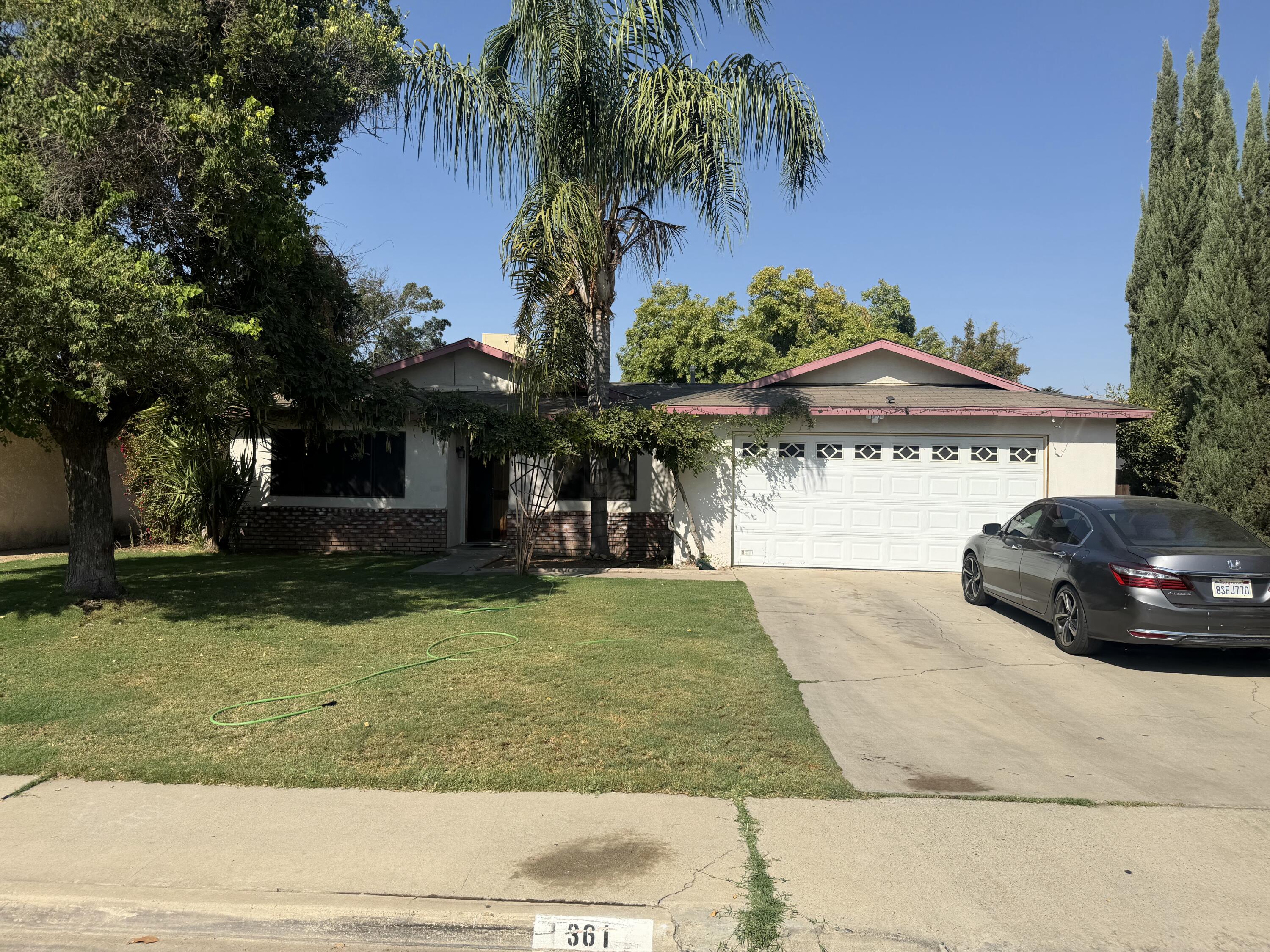 361 N Alice Ave, Dinuba, CA 93618