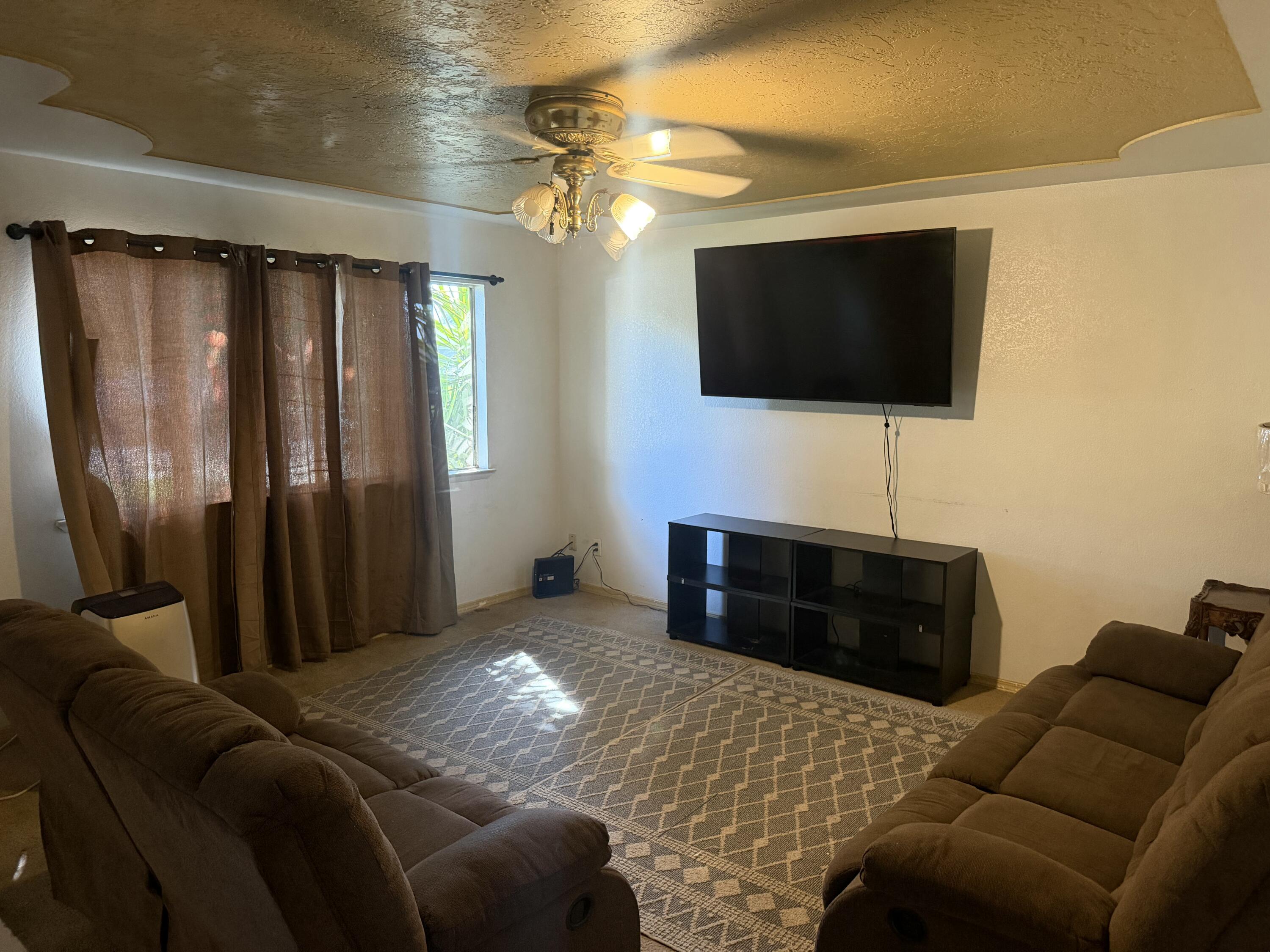 361 N Alice Ave, Dinuba, CA 93618