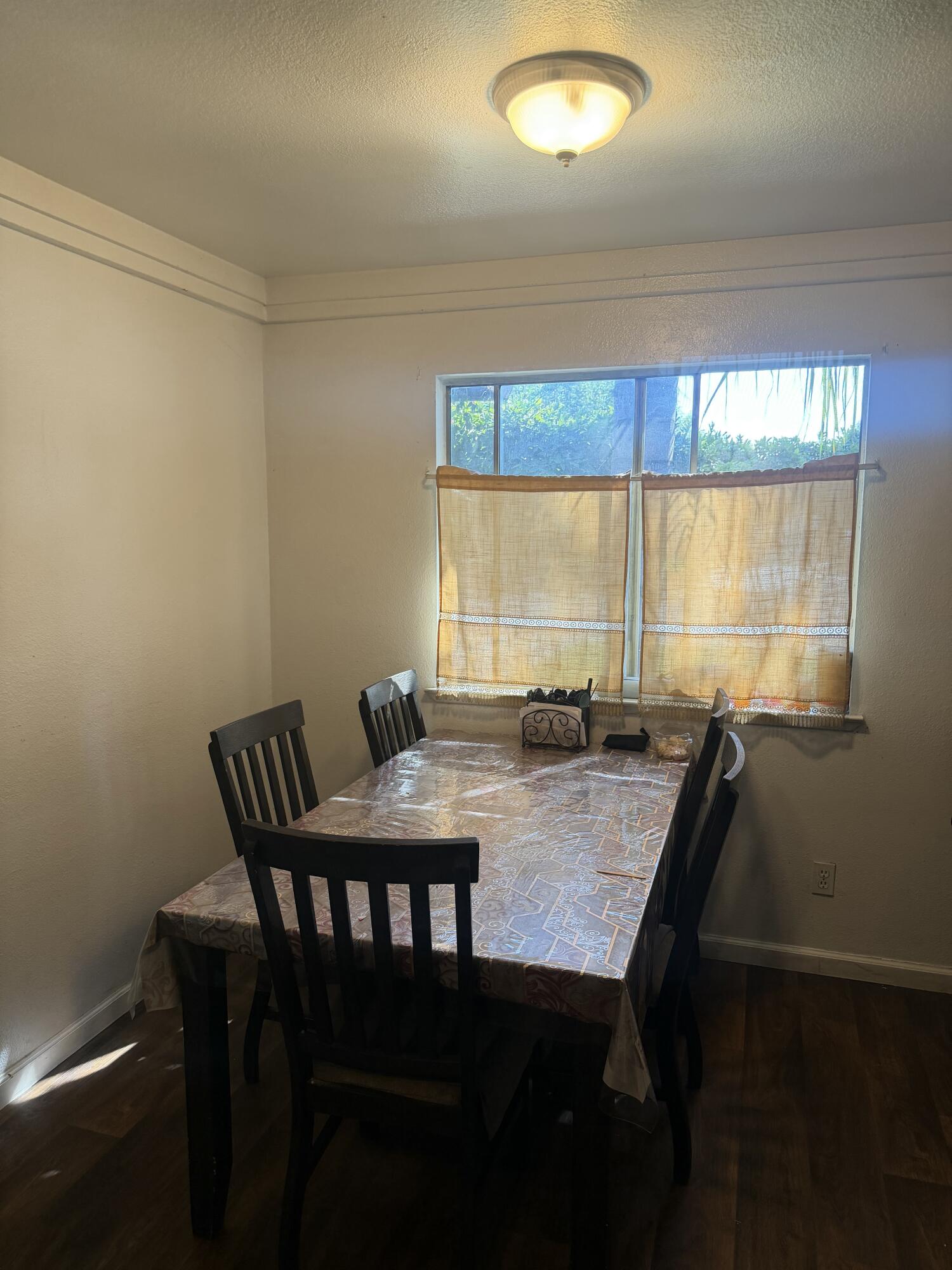 361 N Alice Ave, Dinuba, CA 93618