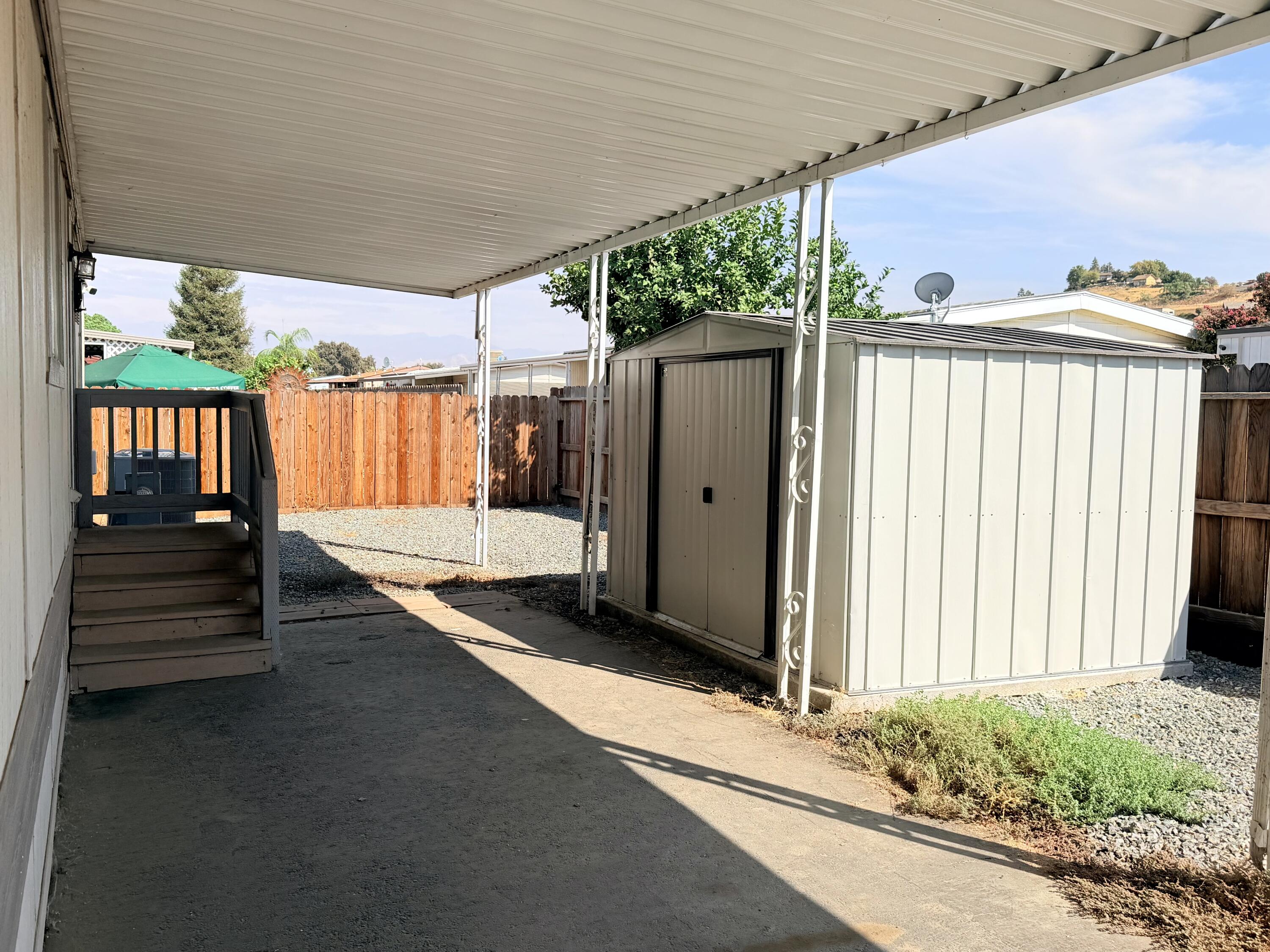 720 W E Worth Ave, Porterville, CA 93257