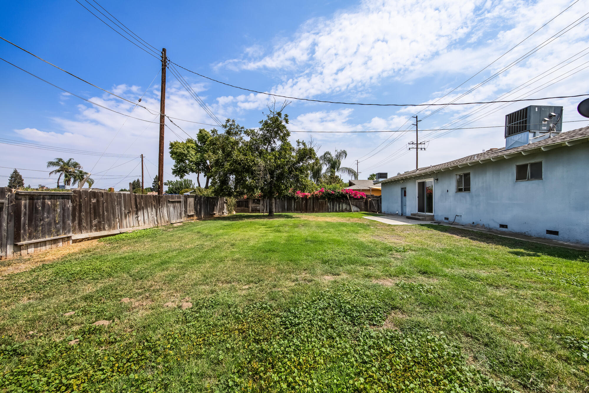 1612 W Caldwell Ave, Visalia, CA 93277
