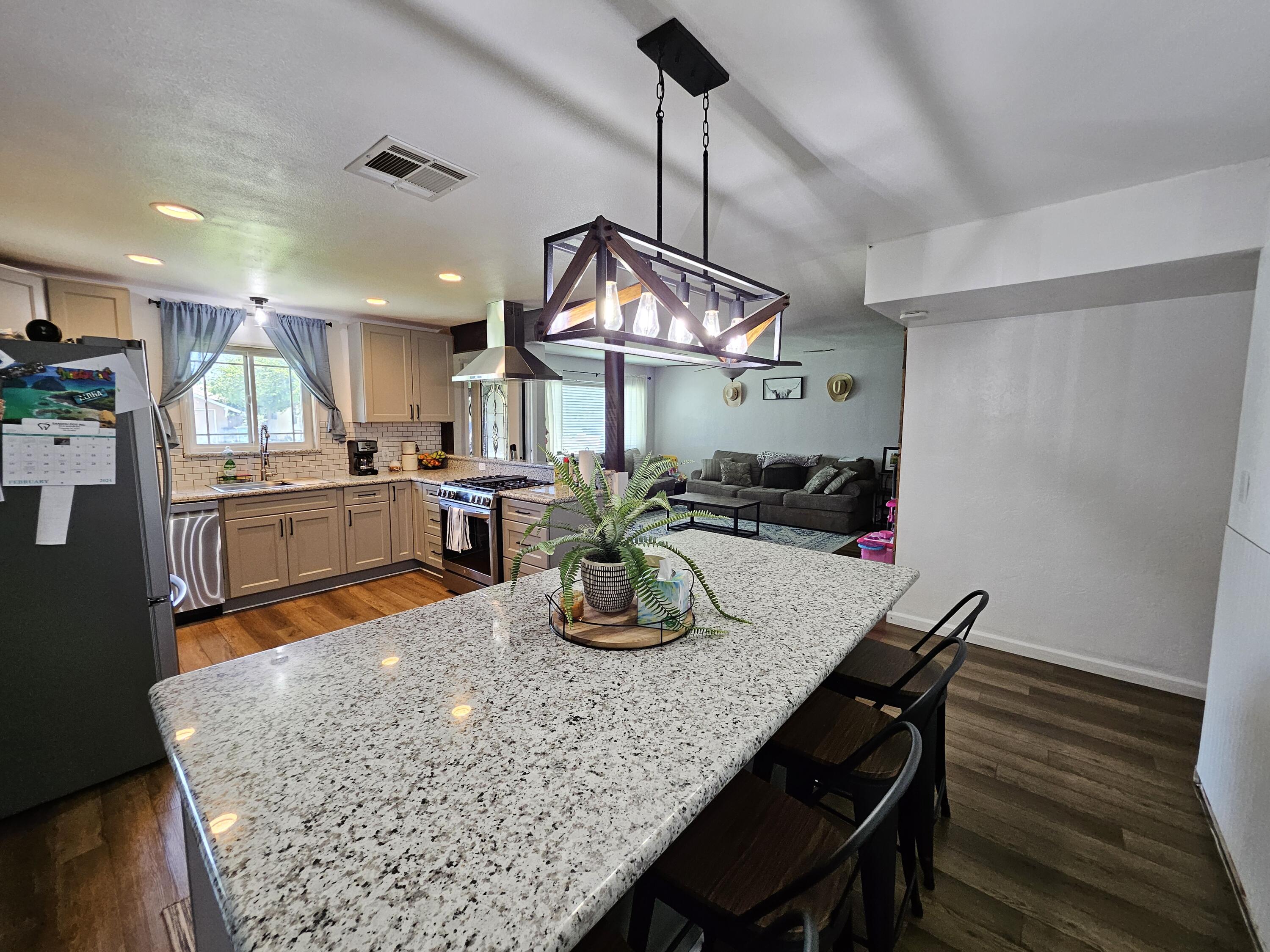 563 N Walch St, Porterville, CA 93257