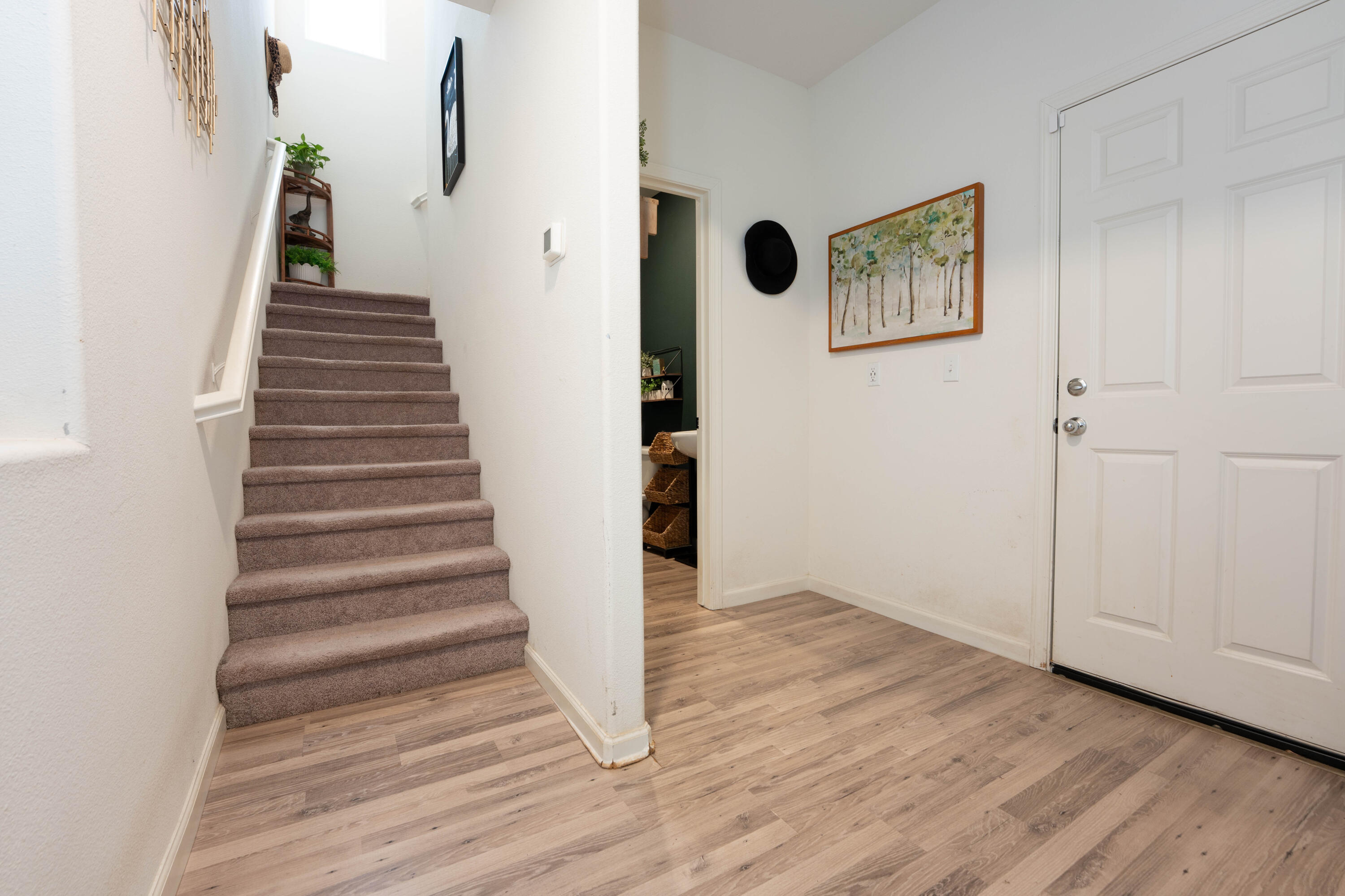 2258 S Manzanita Ct, Visalia, CA 93292