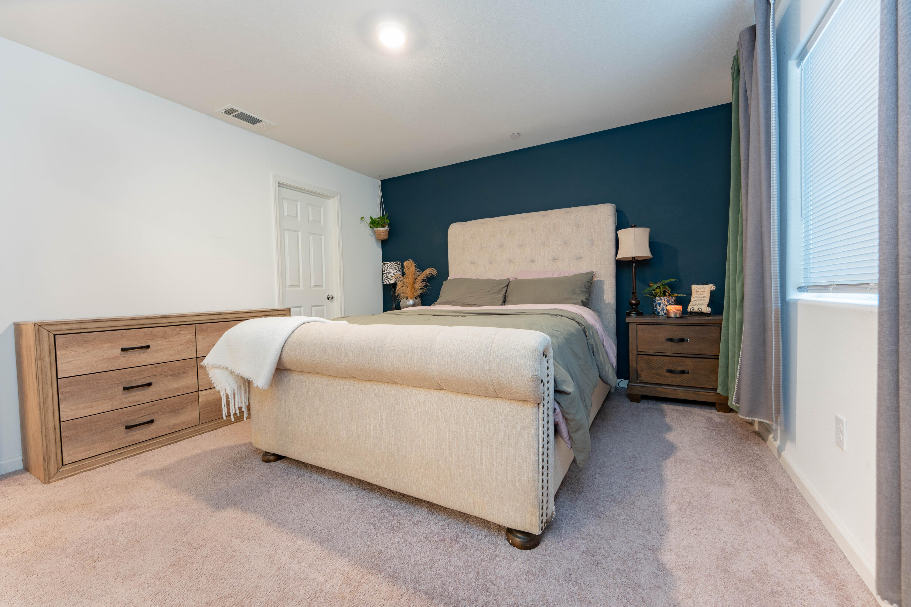 2258 S Manzanita Ct, Visalia, CA 93292