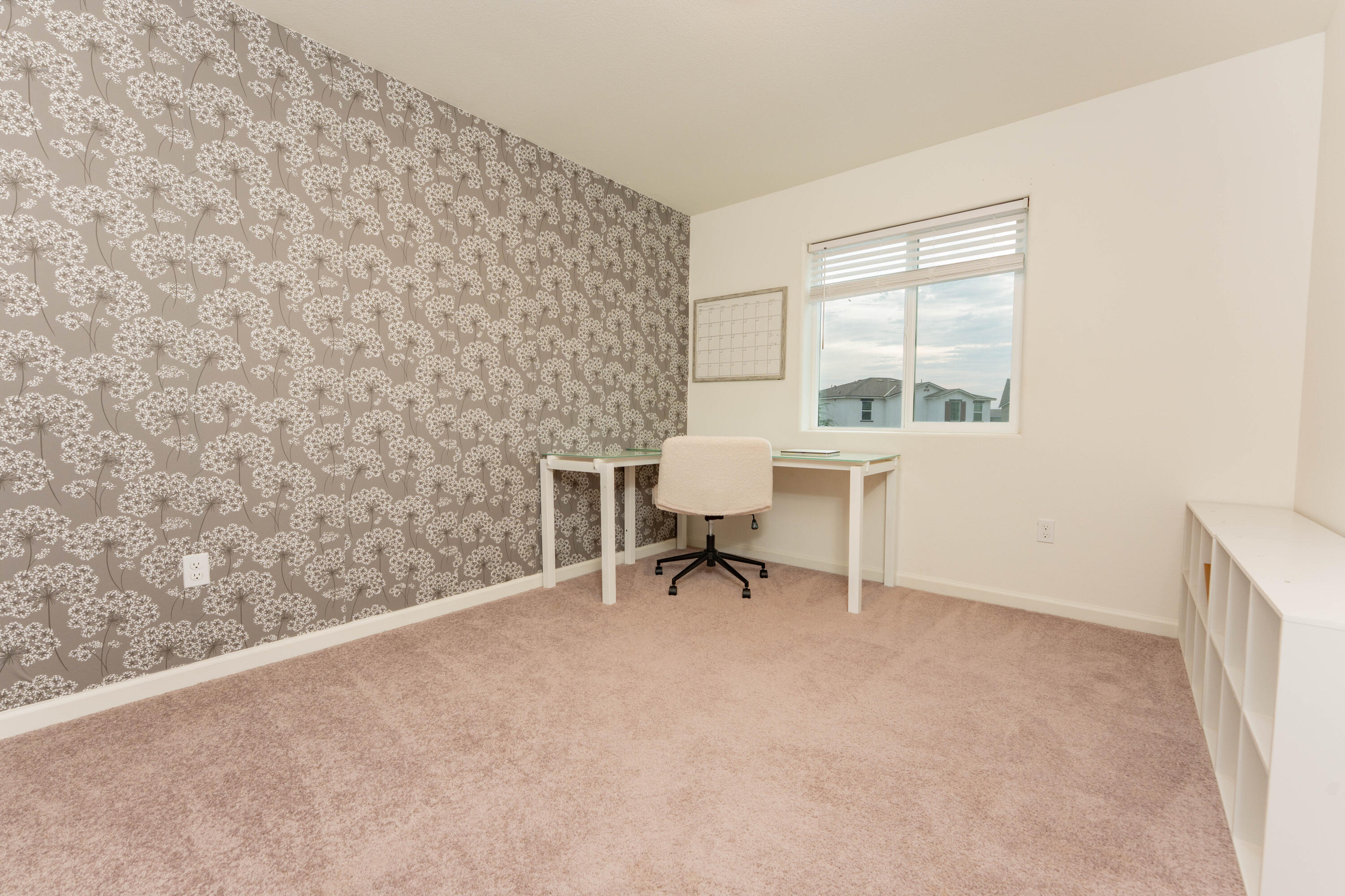 2258 S Manzanita Ct, Visalia, CA 93292