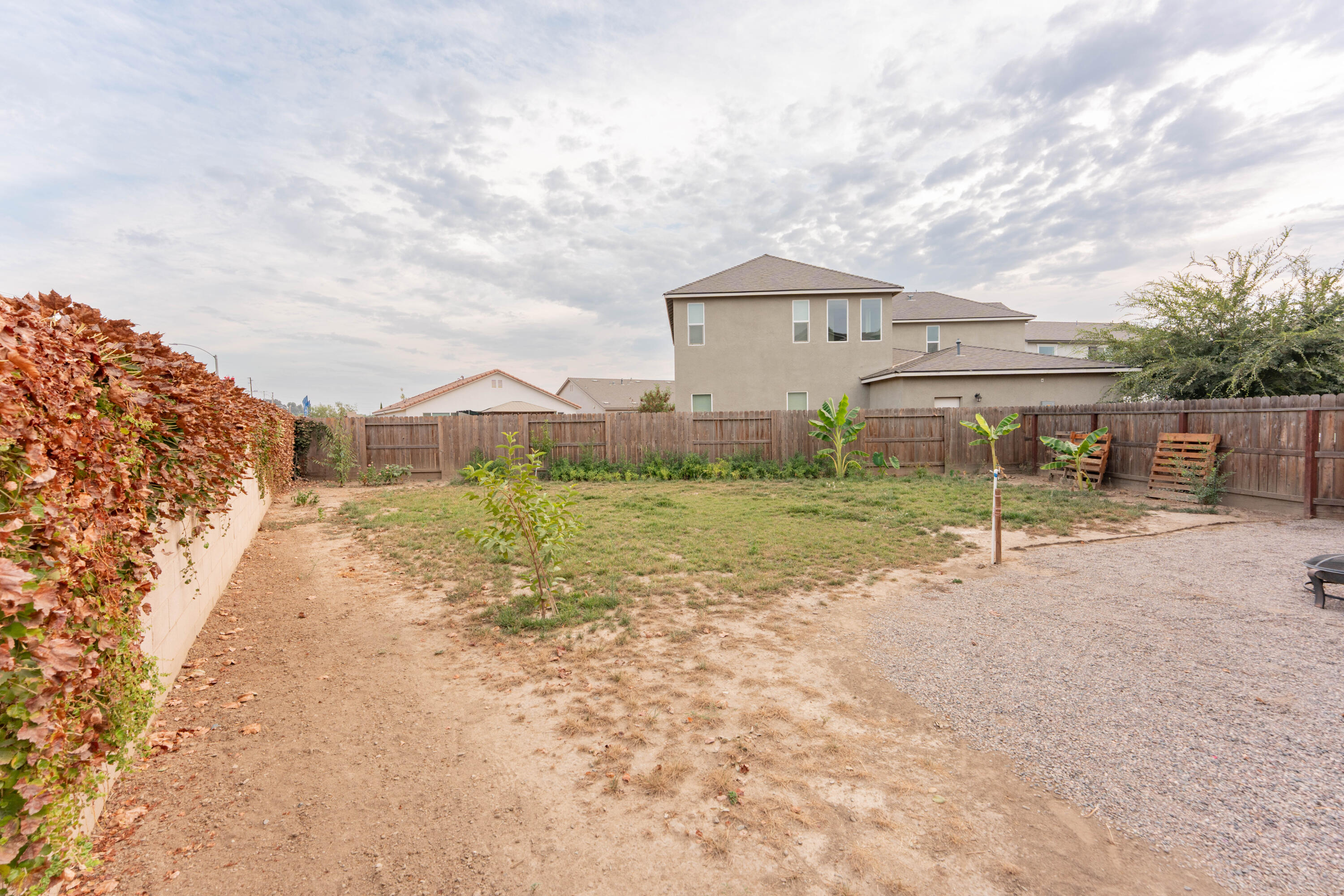 2258 S Manzanita Ct, Visalia, CA 93292