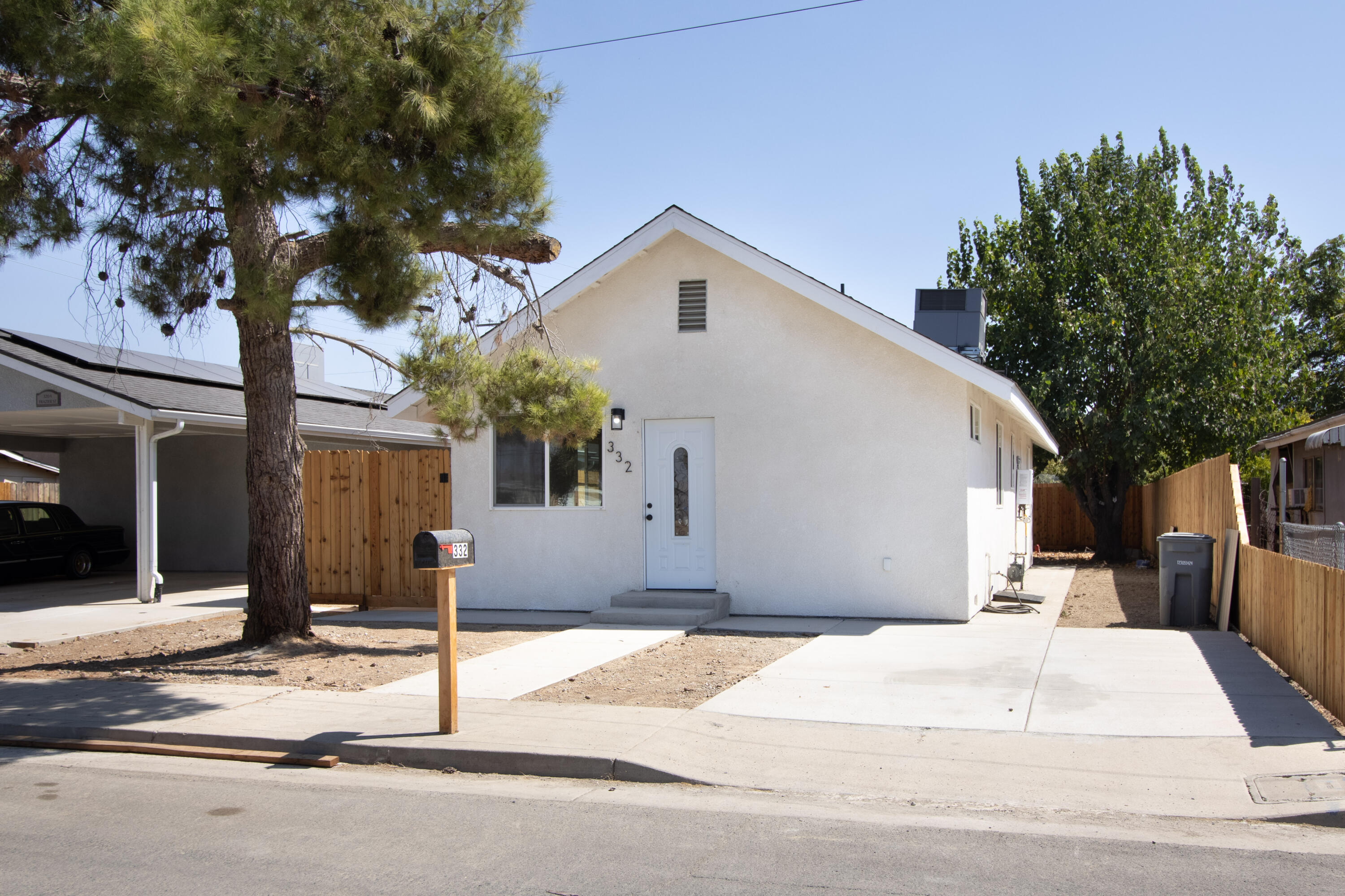 332 W Frazier St, Lindsay, CA 93247