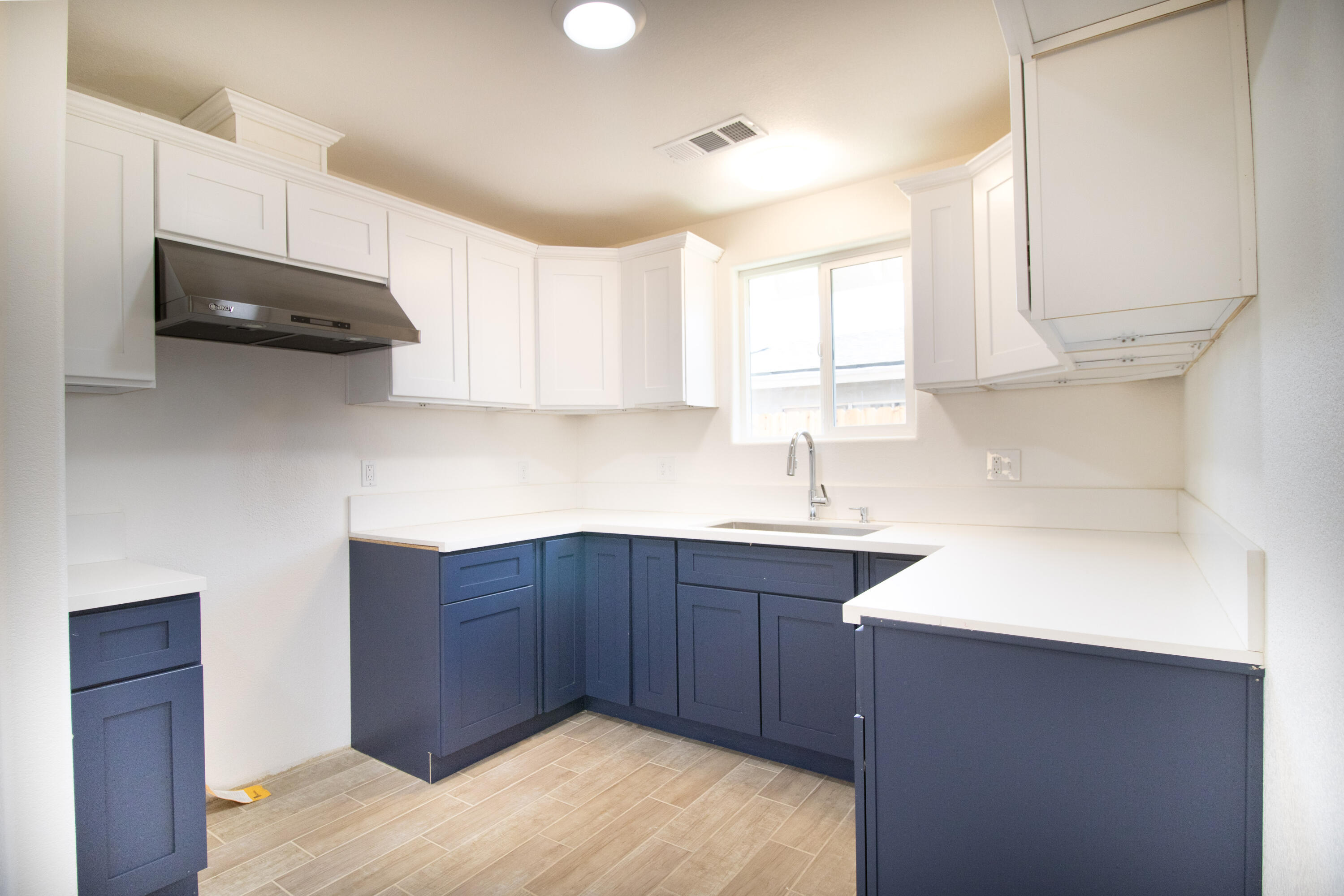 332 W Frazier St, Lindsay, CA 93247