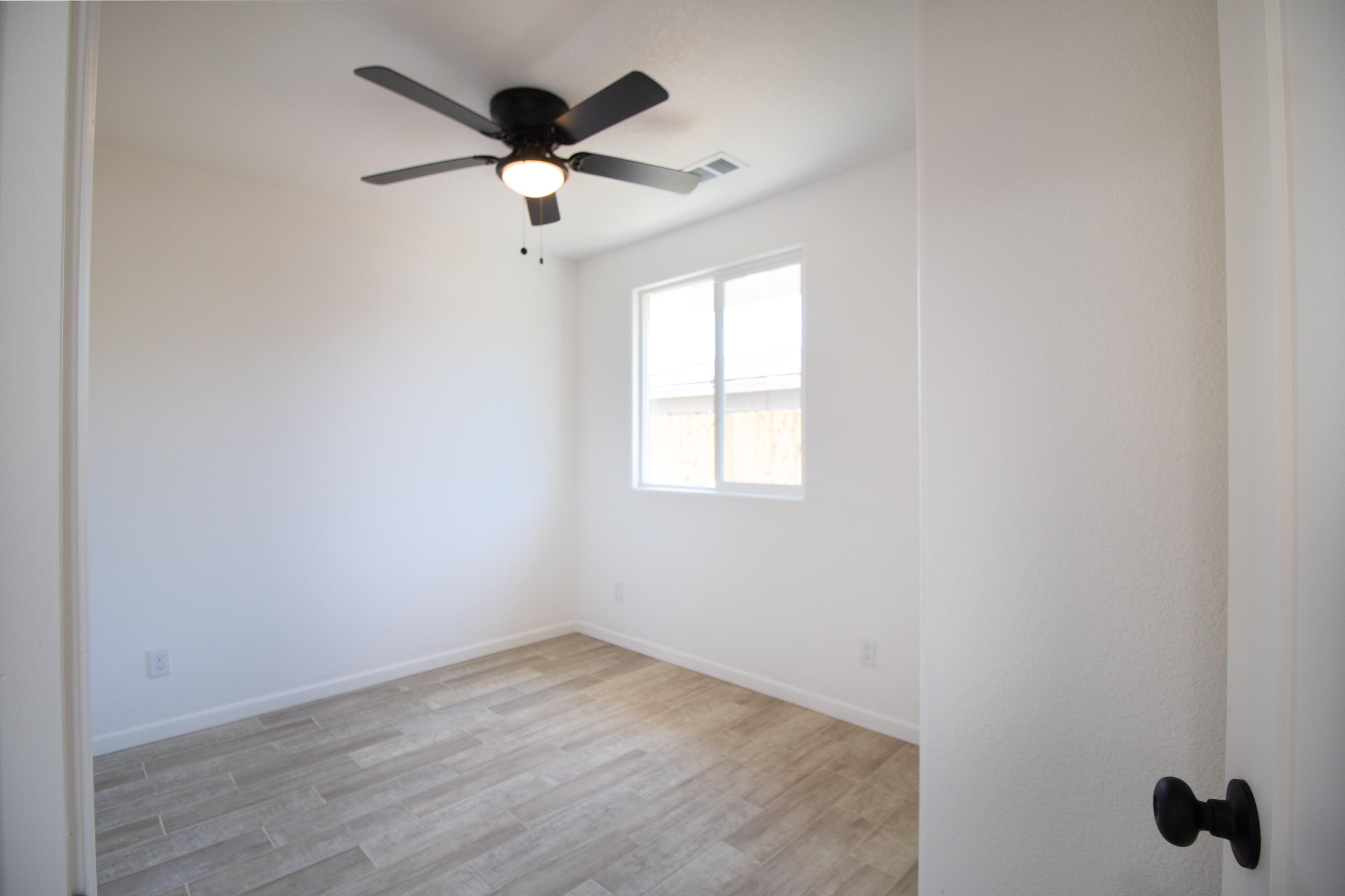 332 W Frazier St, Lindsay, CA 93247